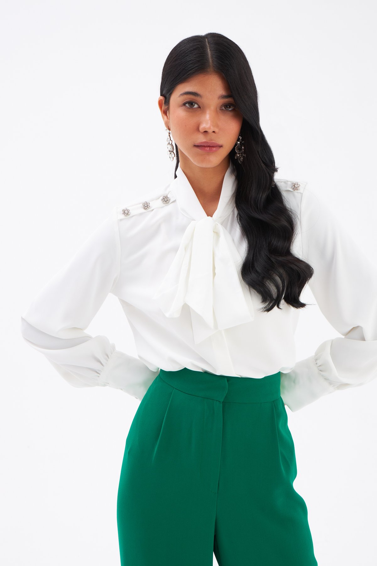 Fular Yaka Taş Detaylı Gömlek - EKRU