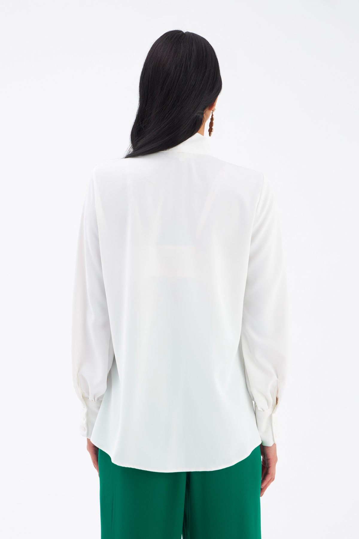 Fular Yaka Taş Detaylı Gömlek - EKRU