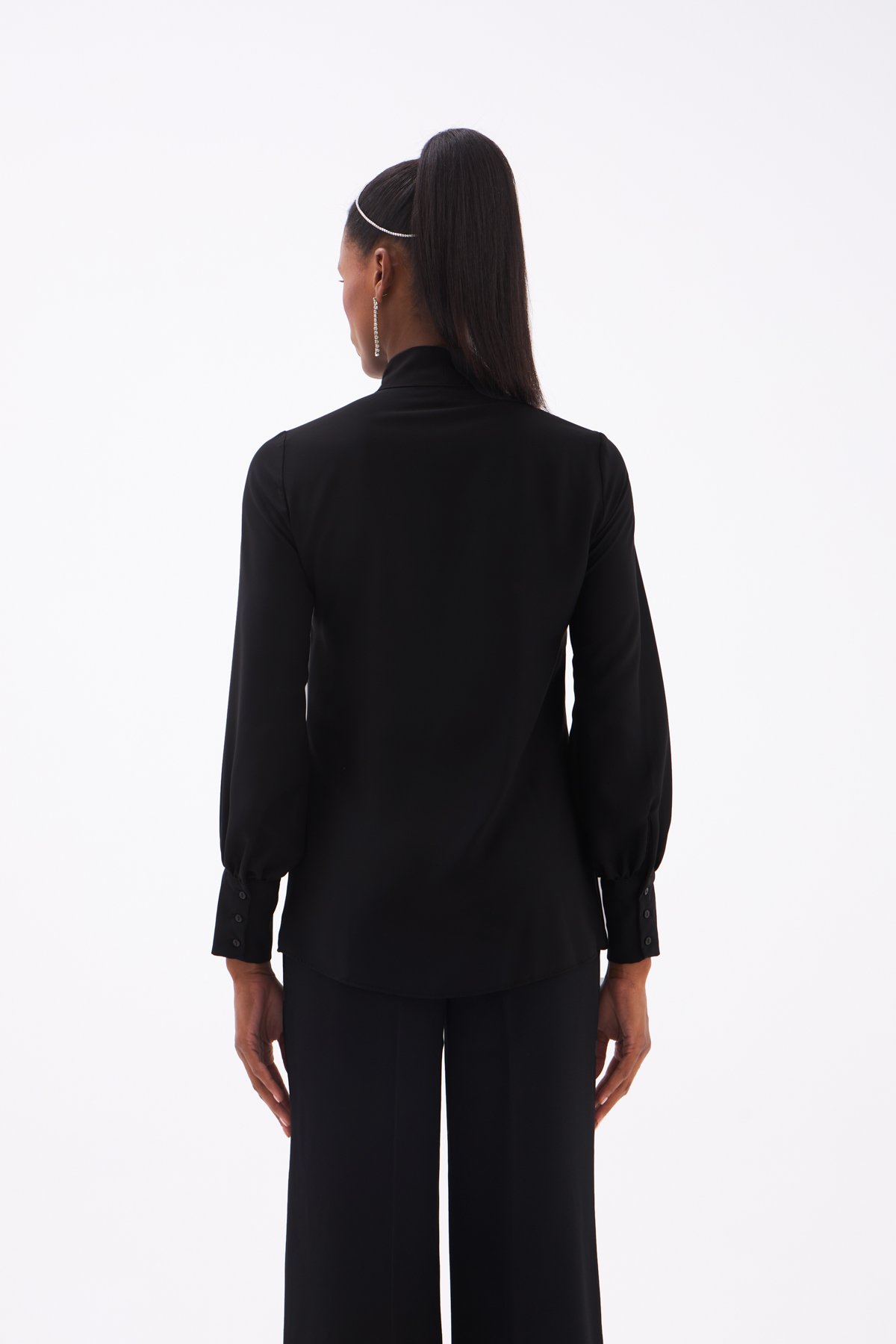 Fular Yaka Taş Detaylı Gömlek - SİYAH