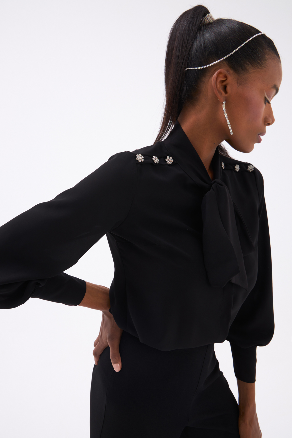 Fular Yaka Taş Detaylı Gömlek - SİYAH