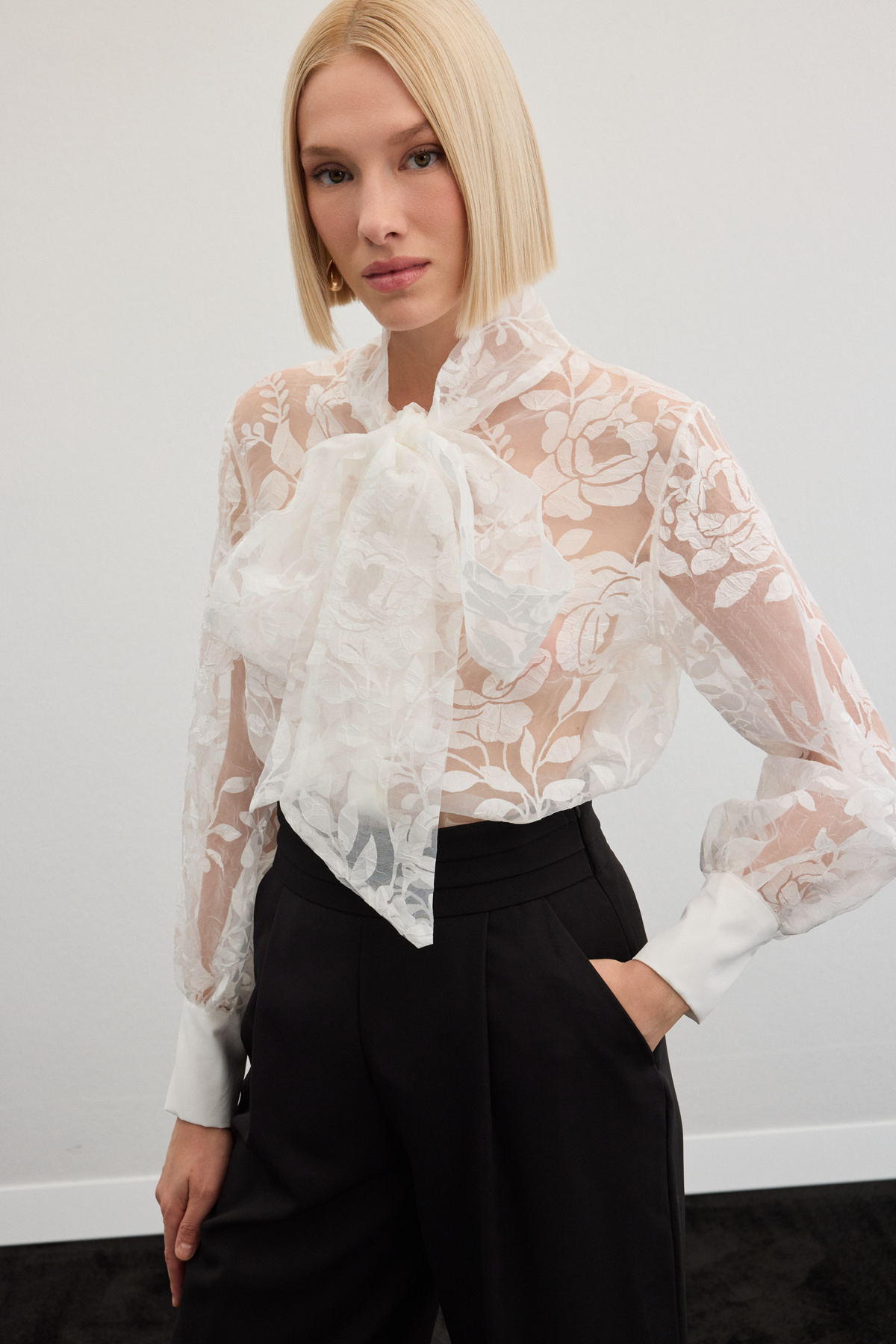 Fularlı Çiçek Desenli Gömlek - Ekru