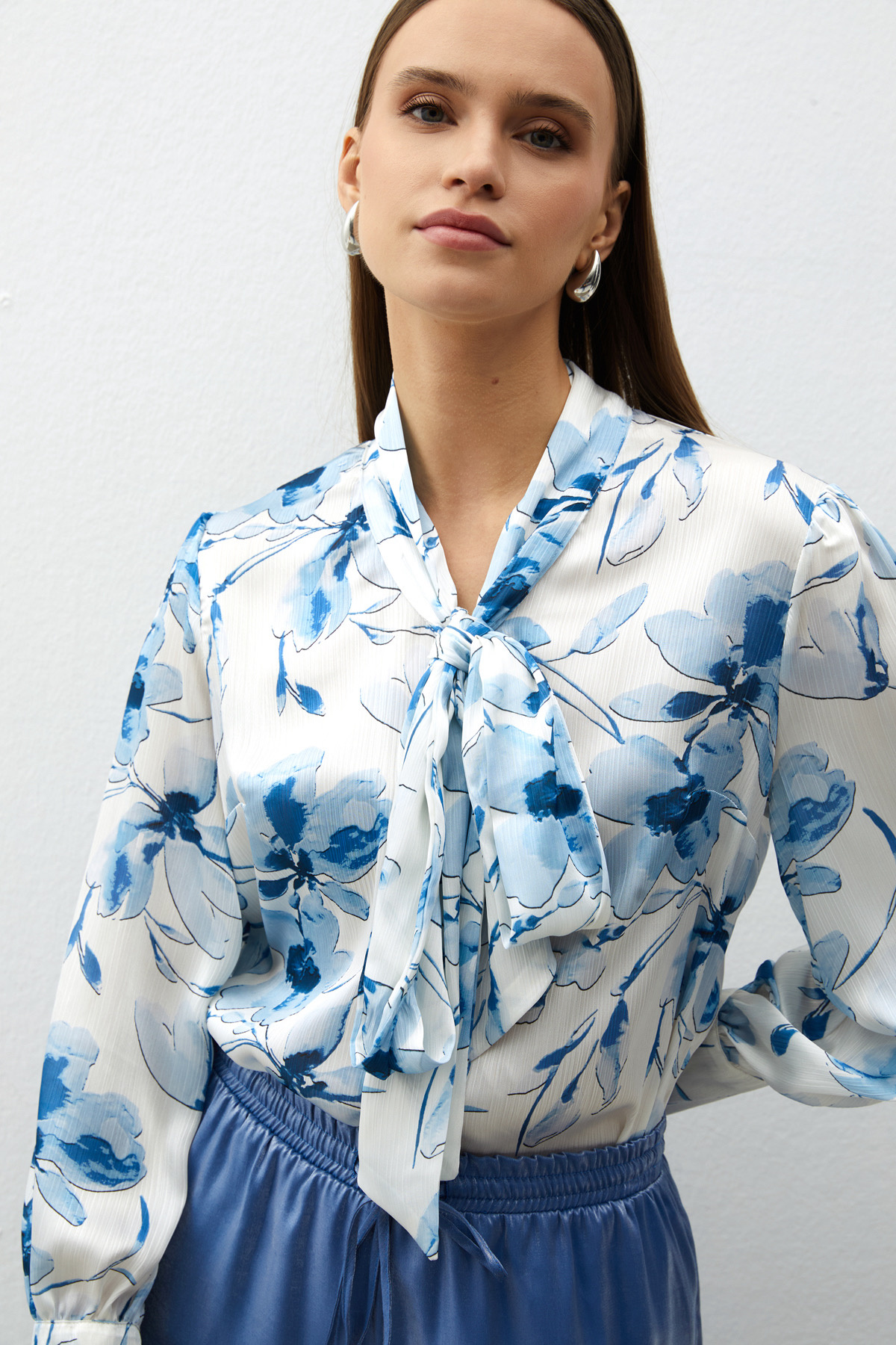 Fularlı Çiçek Desenli Gömlek - MAVİ