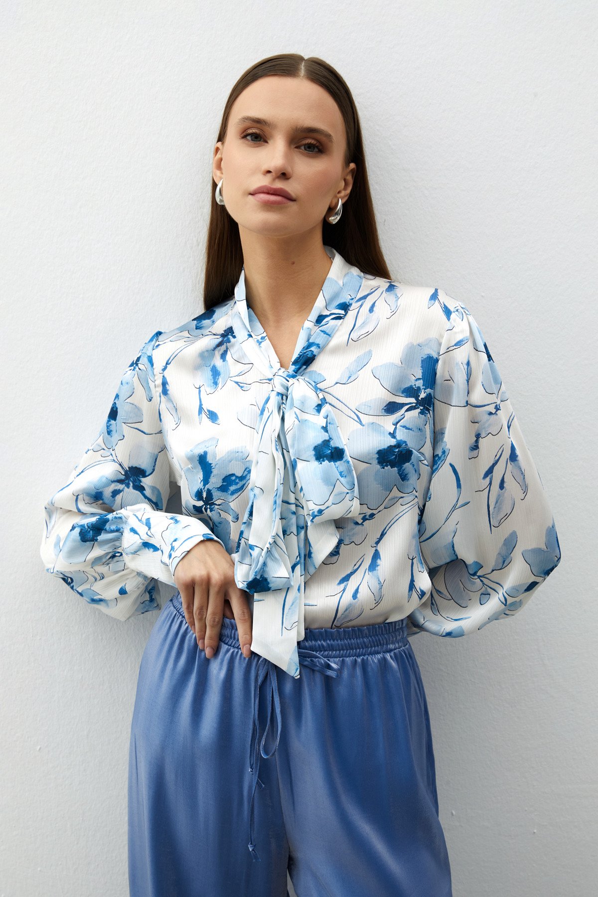 Fularlı Çiçek Desenli Gömlek - MAVİ