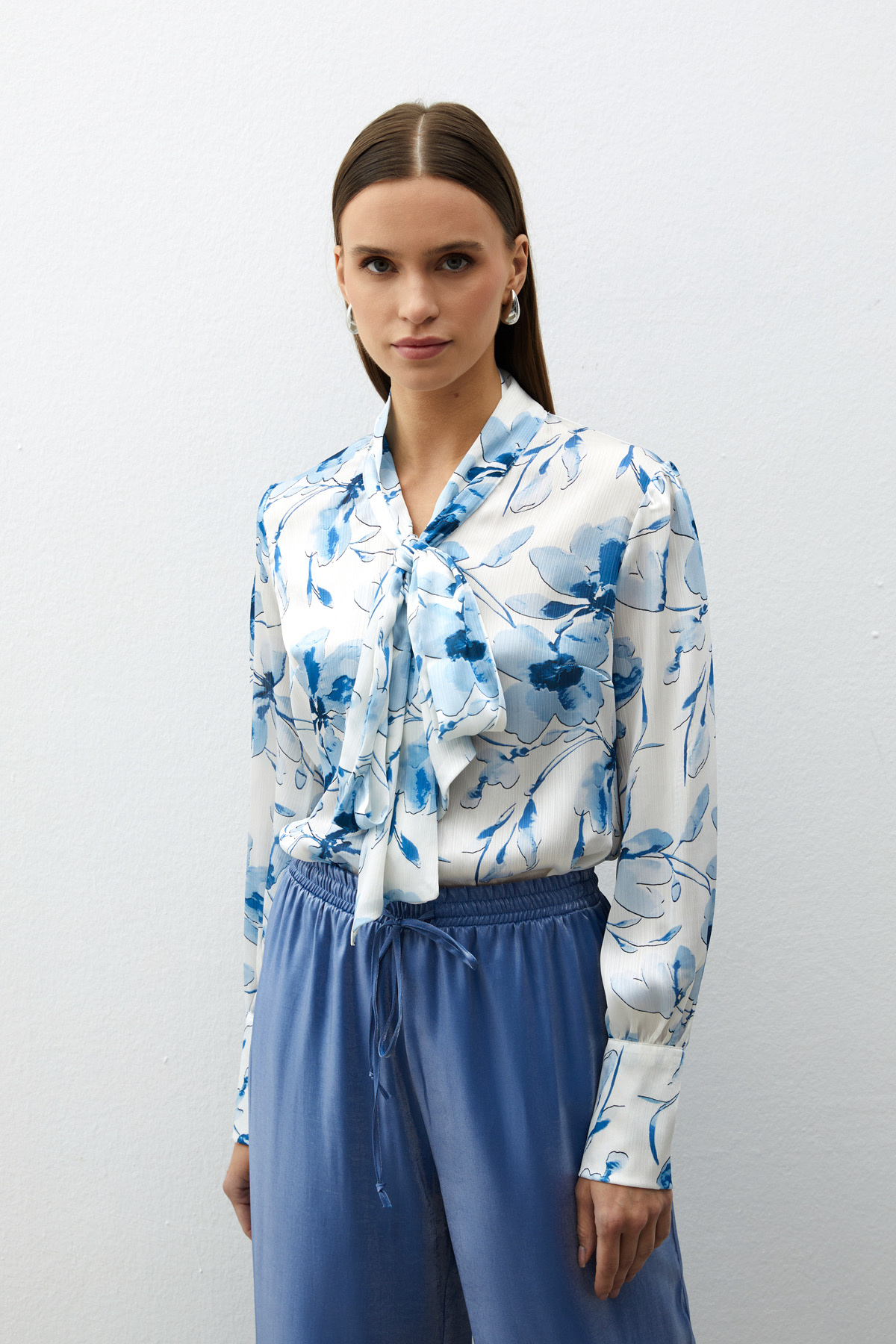 Fularlı Çiçek Desenli Gömlek - MAVİ