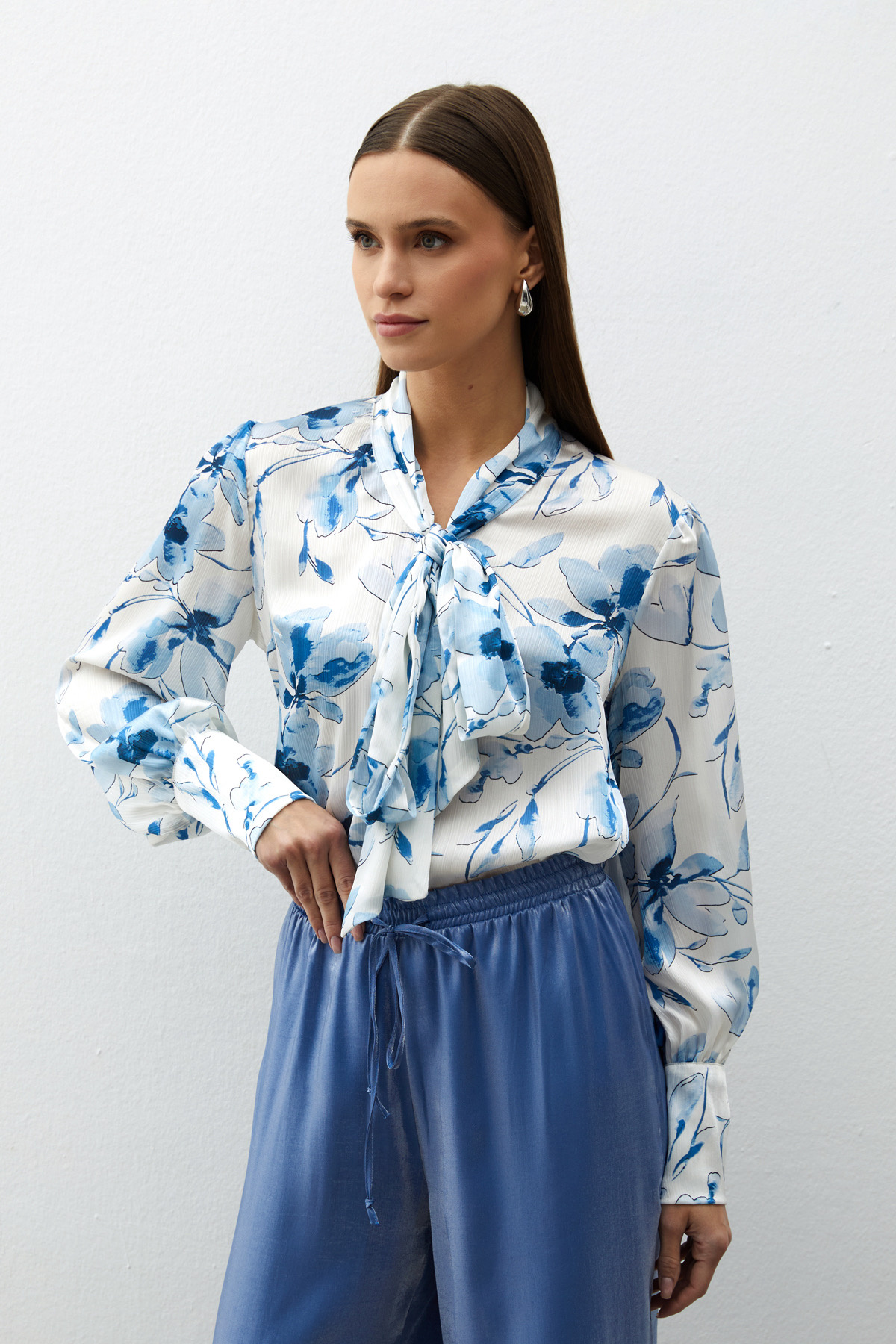 Fularlı Çiçek Desenli Gömlek - MAVİ