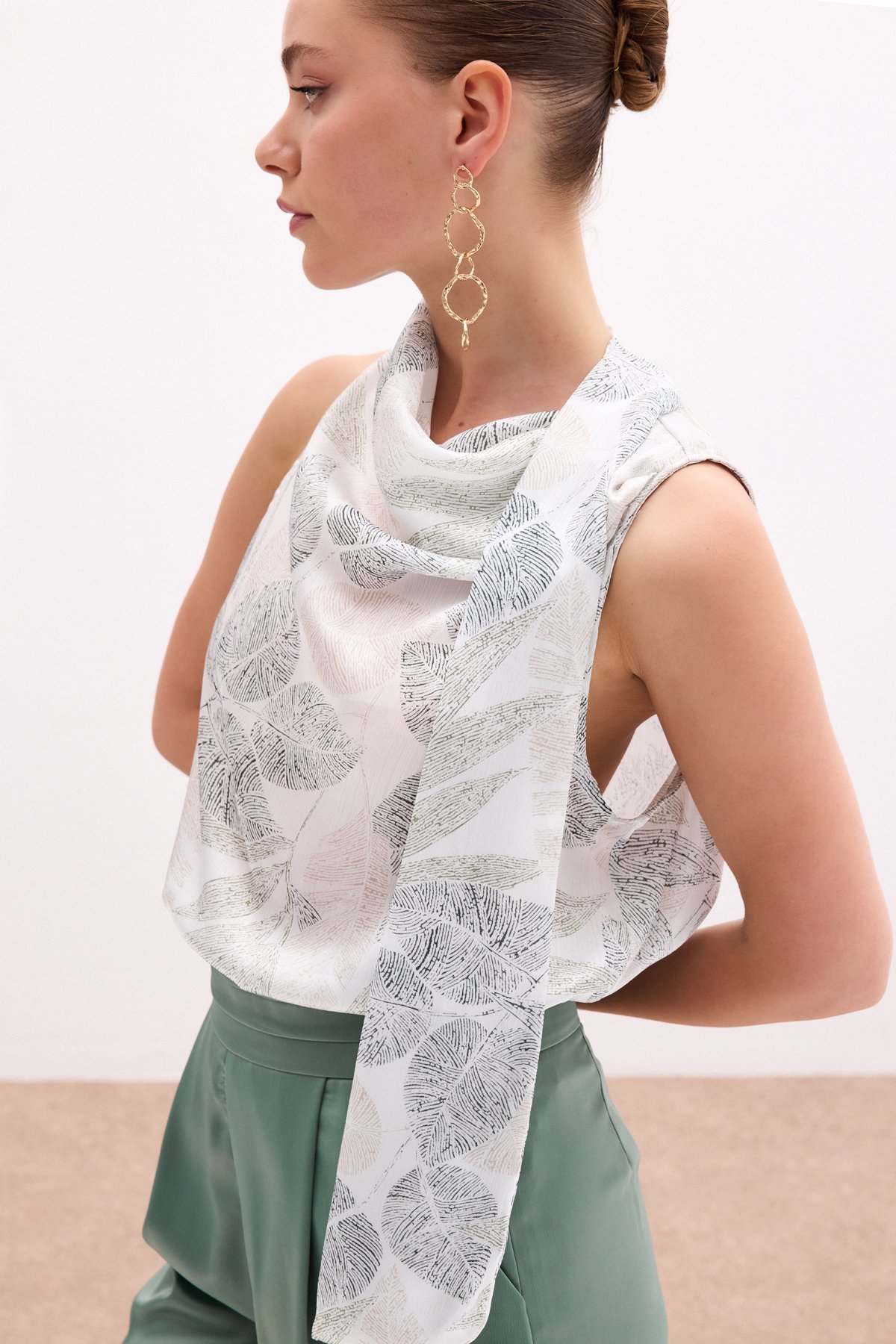 Fularlı Desenli Bluz - Haki