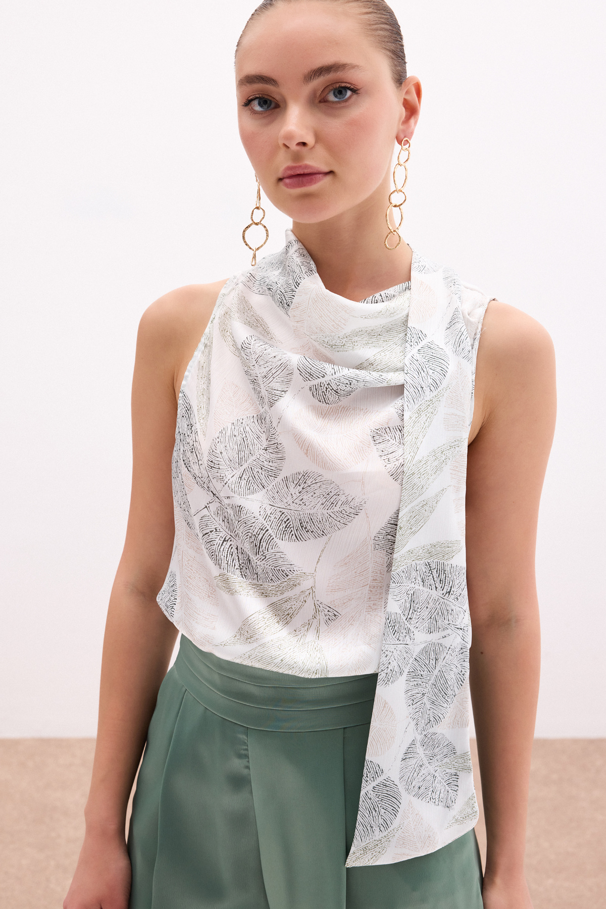 Fularlı Desenli Bluz - Haki