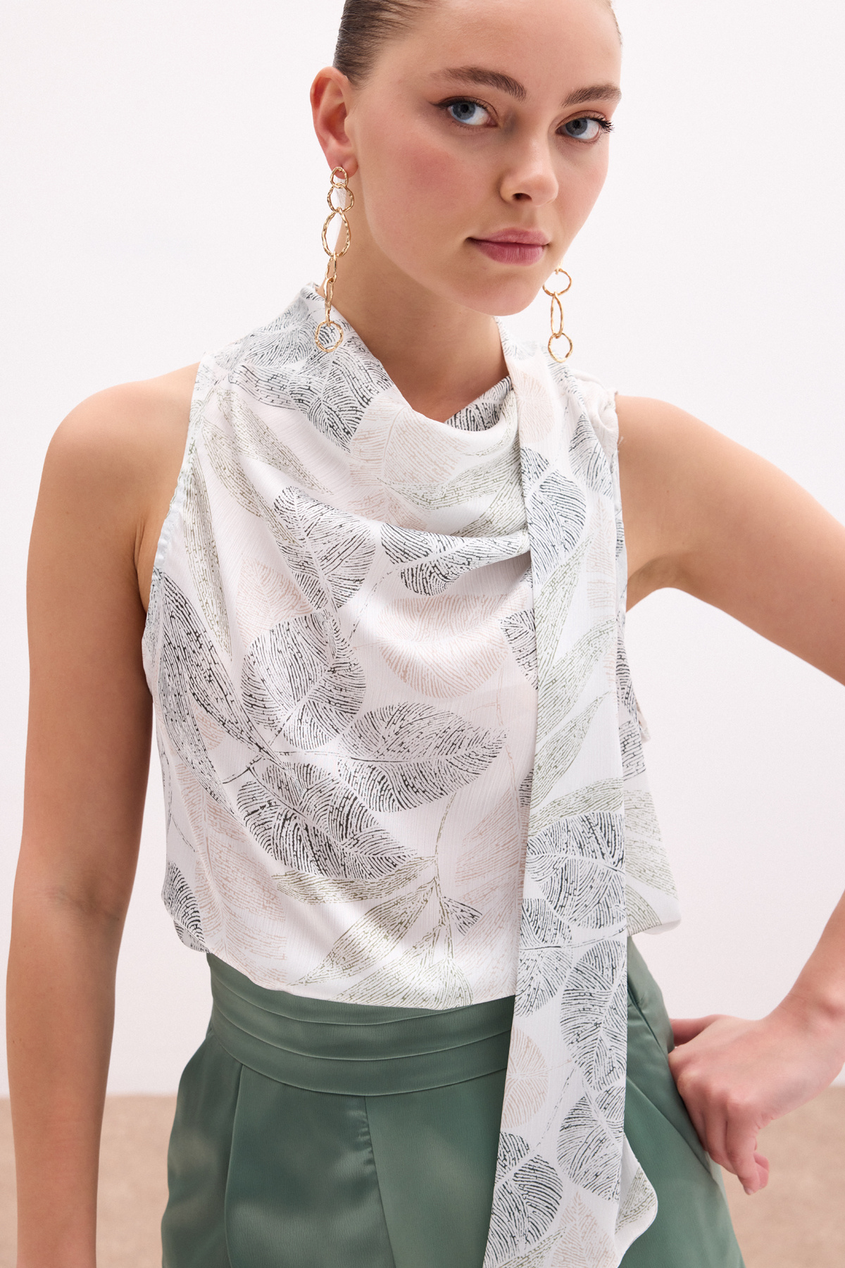 Fularlı Desenli Bluz - Haki