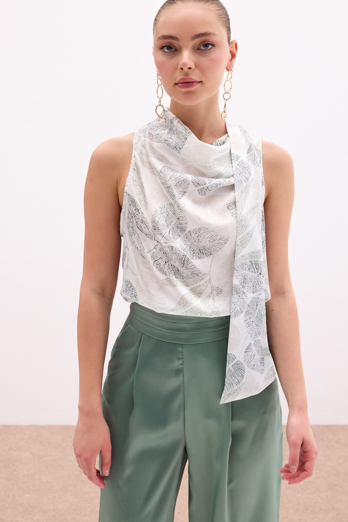 Fularlı Desenli Bluz - Haki