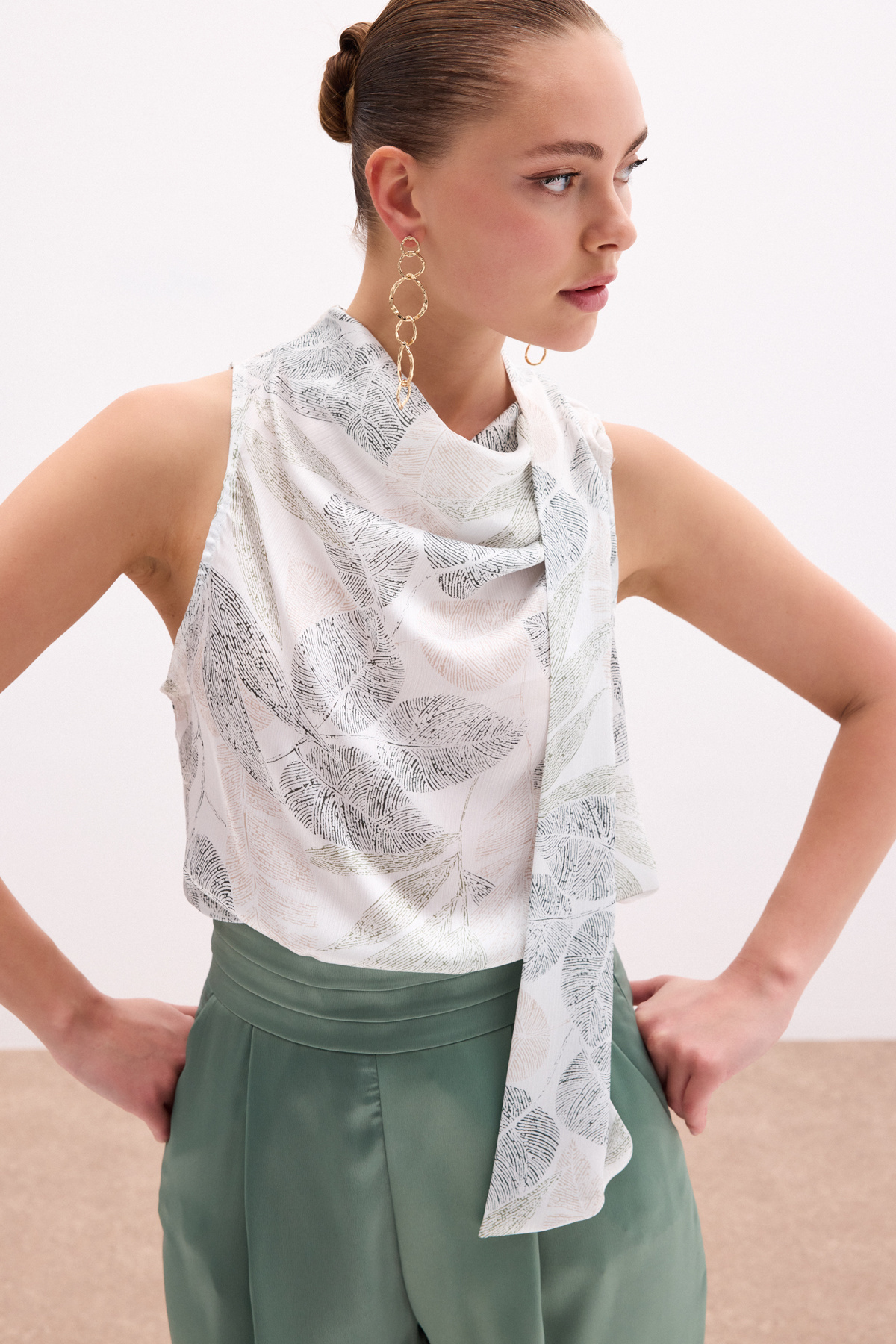 Fularlı Desenli Bluz - Haki