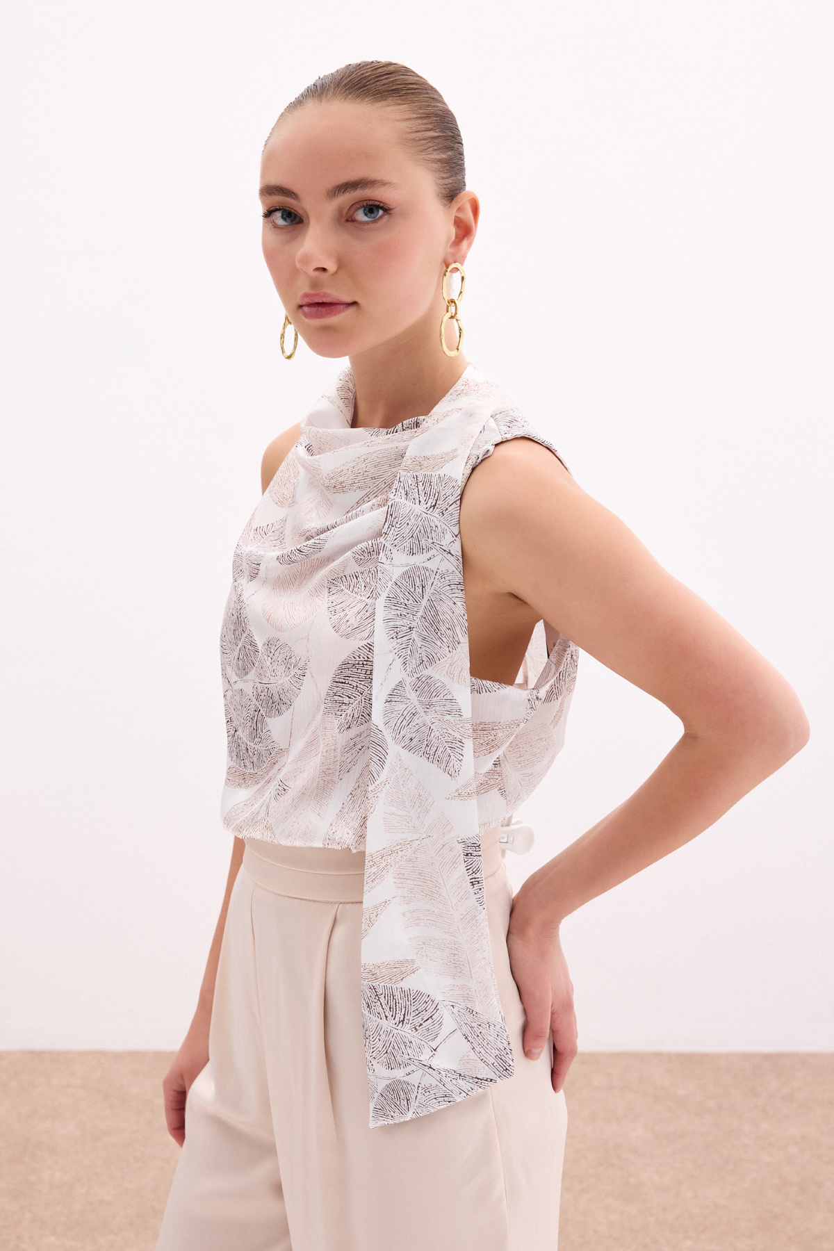 Fularlı Desenli Bluz - Vizon