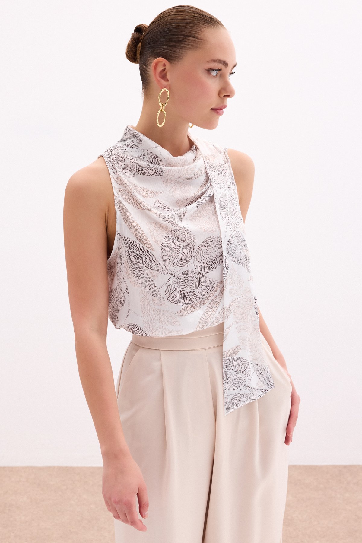 Fularlı Desenli Bluz - Vizon