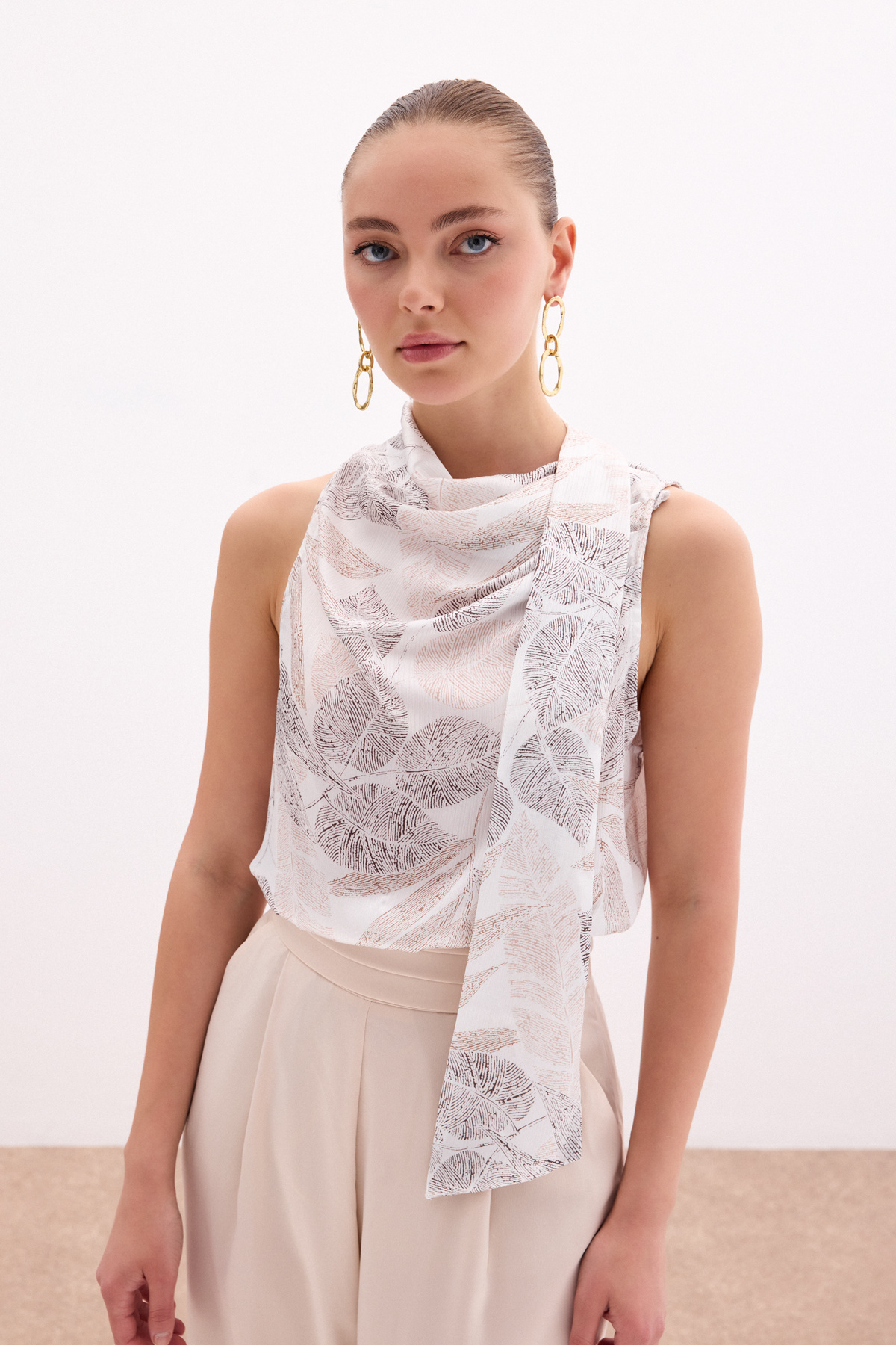 Fularlı Desenli Bluz - Vizon