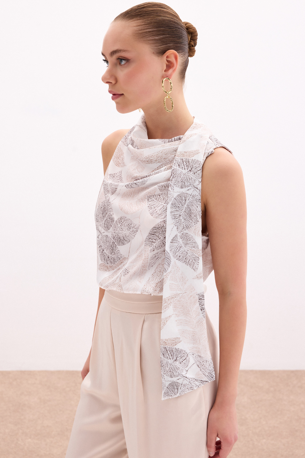 Fularlı Desenli Bluz - Vizon