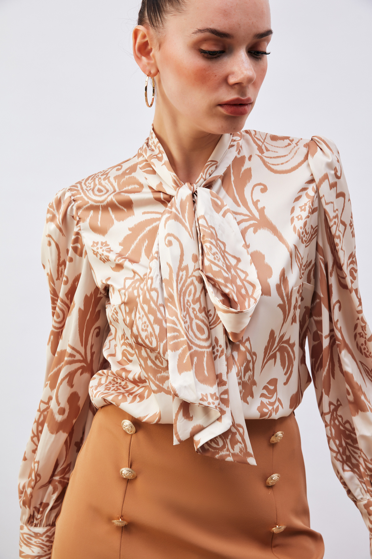 Fularlı Desenli Gömlek - KAHVE