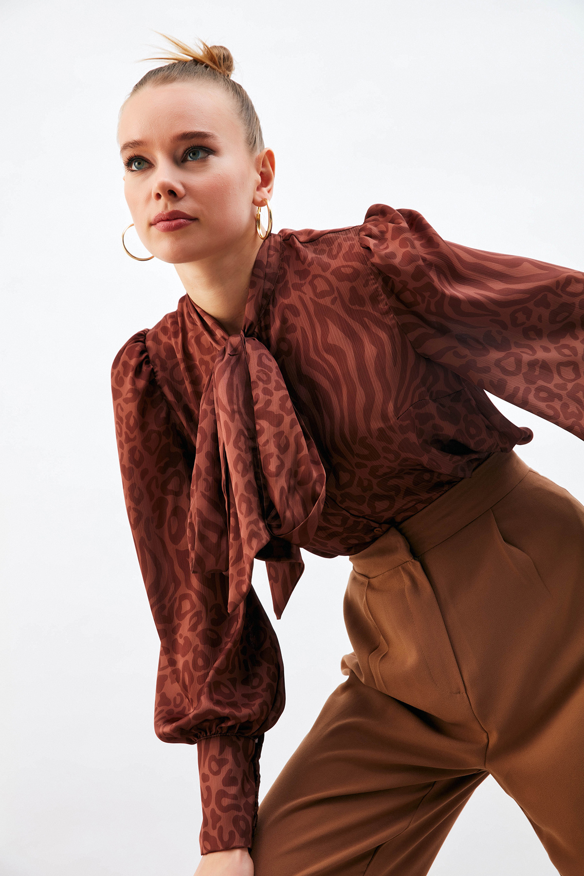 Fularlı Desenli Gömlek - KAHVE