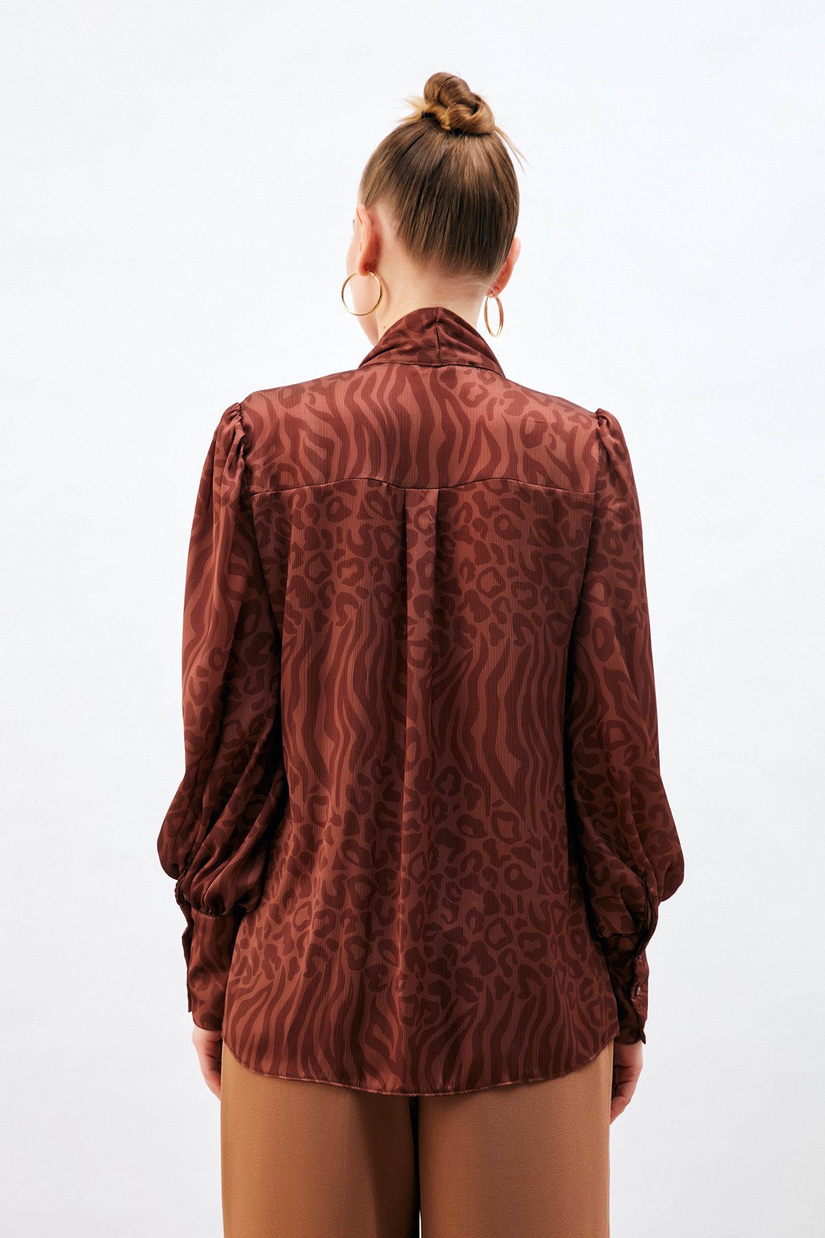 Fularlı Desenli Gömlek - KAHVE