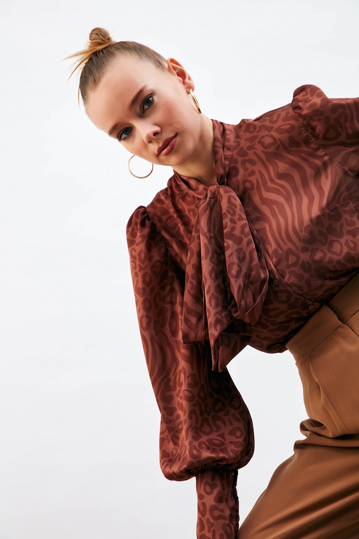 Fularlı Desenli Gömlek - KAHVE