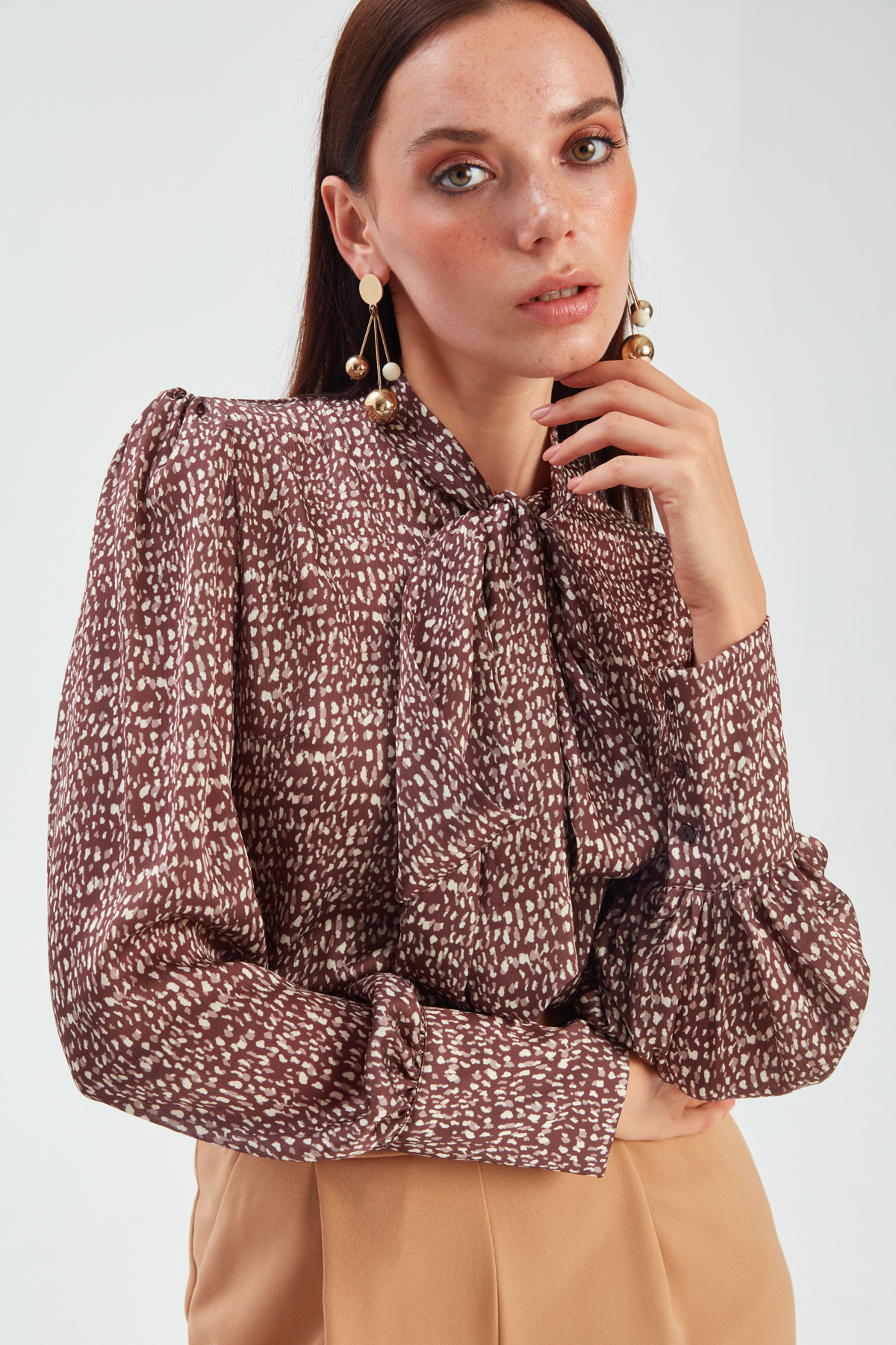 Fularlı Desenli Gömlek - KAHVE