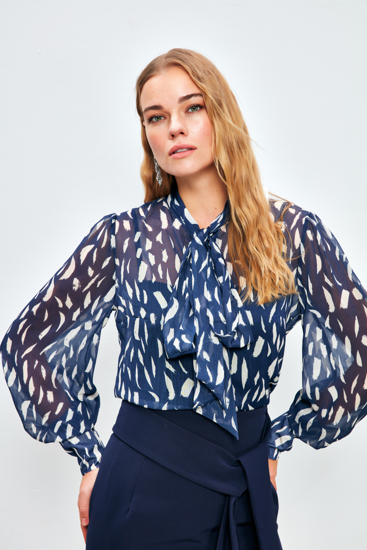 Fularlı Desenli Gömlek - LACİVERT