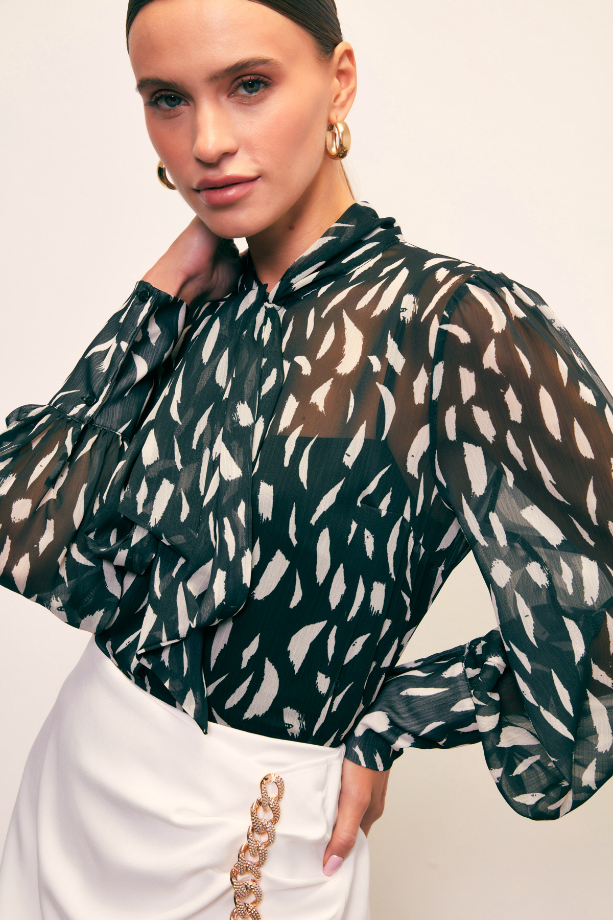 Fularlı Desenli Gömlek - SİYAH