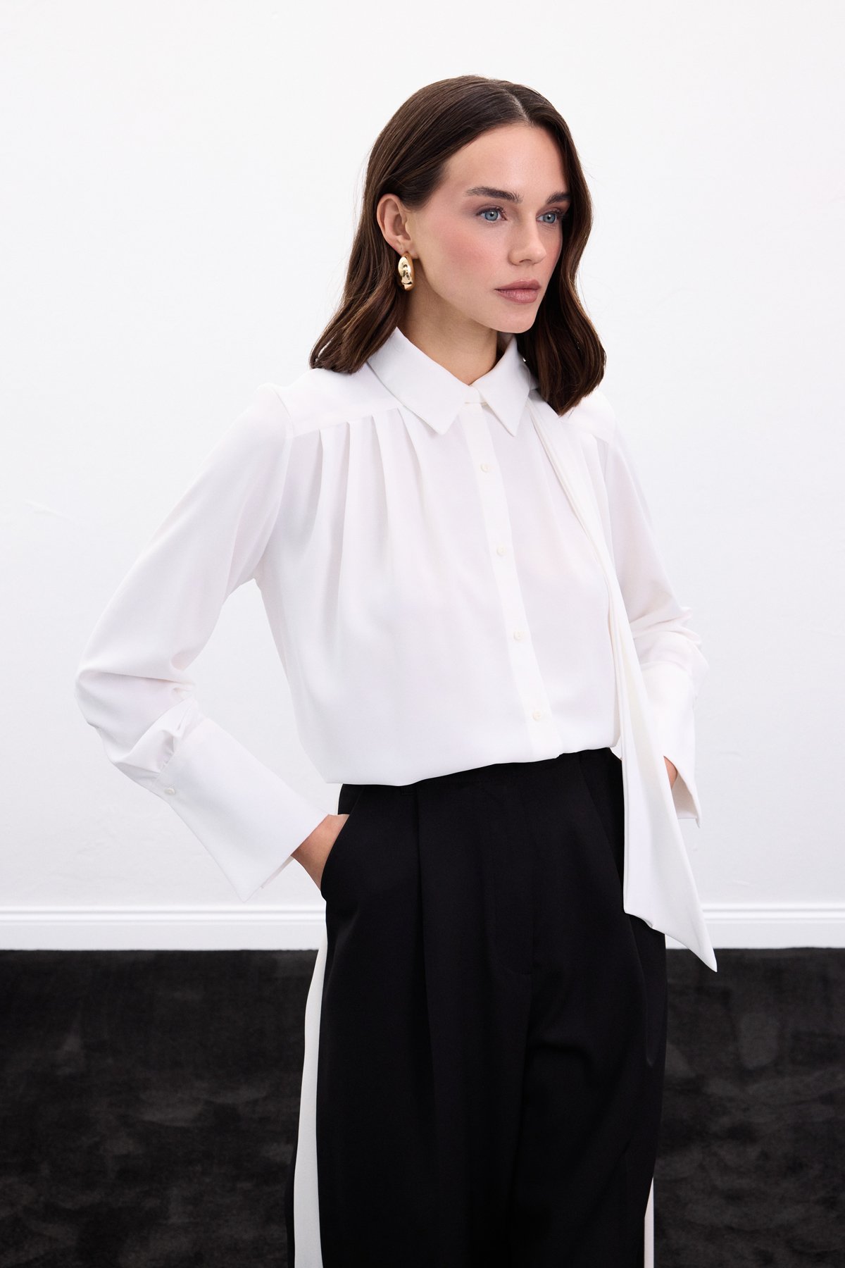 Fularlı Gömlek - Ekru