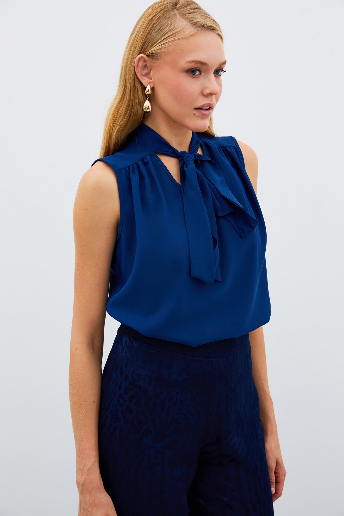 Fularlı Kolsuz Bluz - LACİVERT