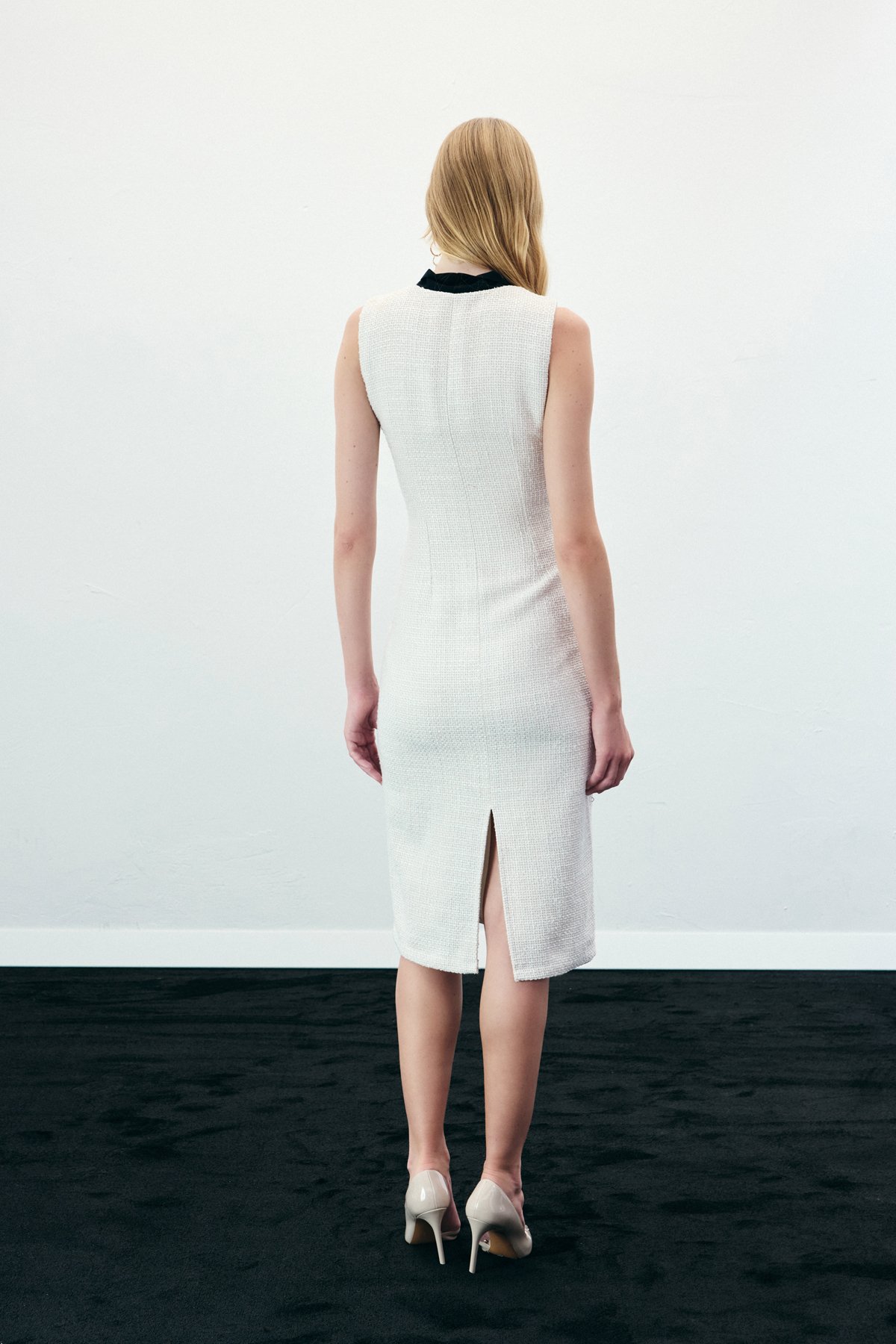 Fularlı Kolsuz Tüvit Elbise - Taş