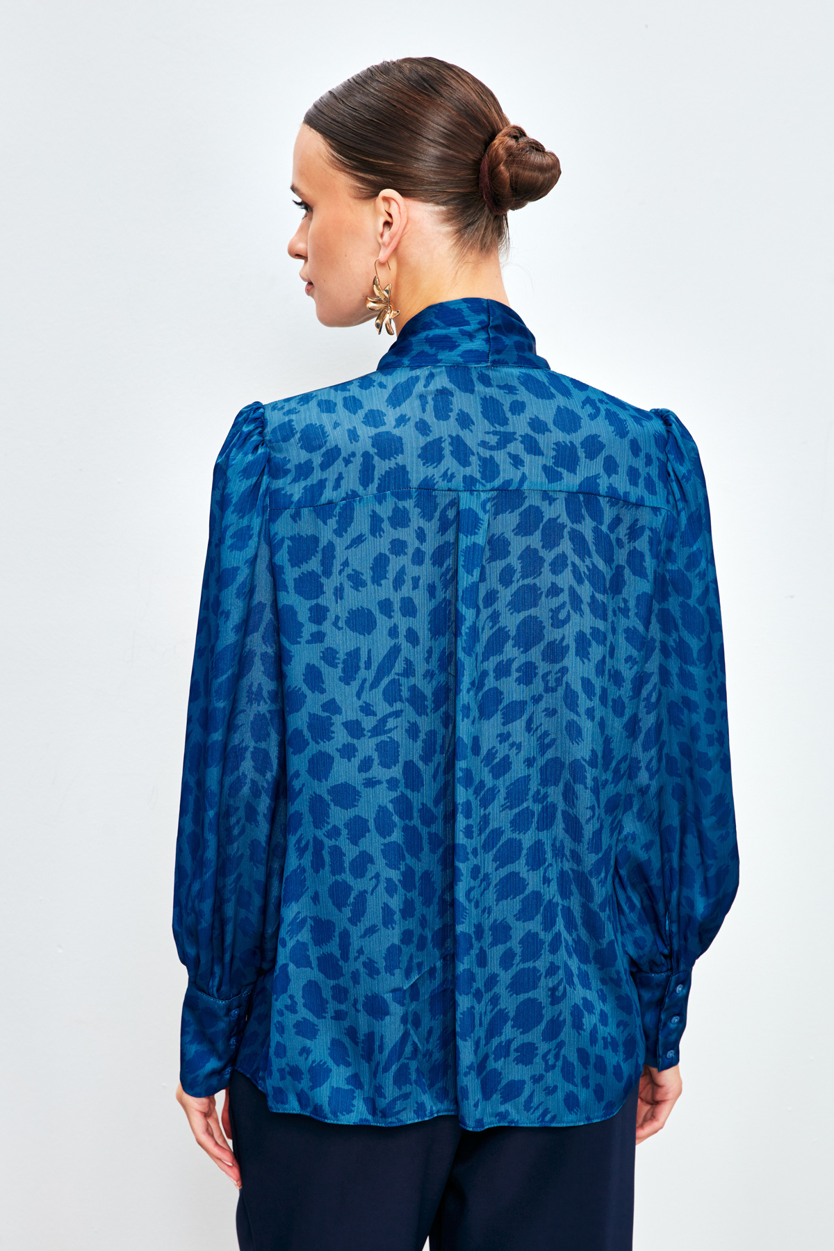Fularlı Leopar Desenli Gömlek - İNDİGO