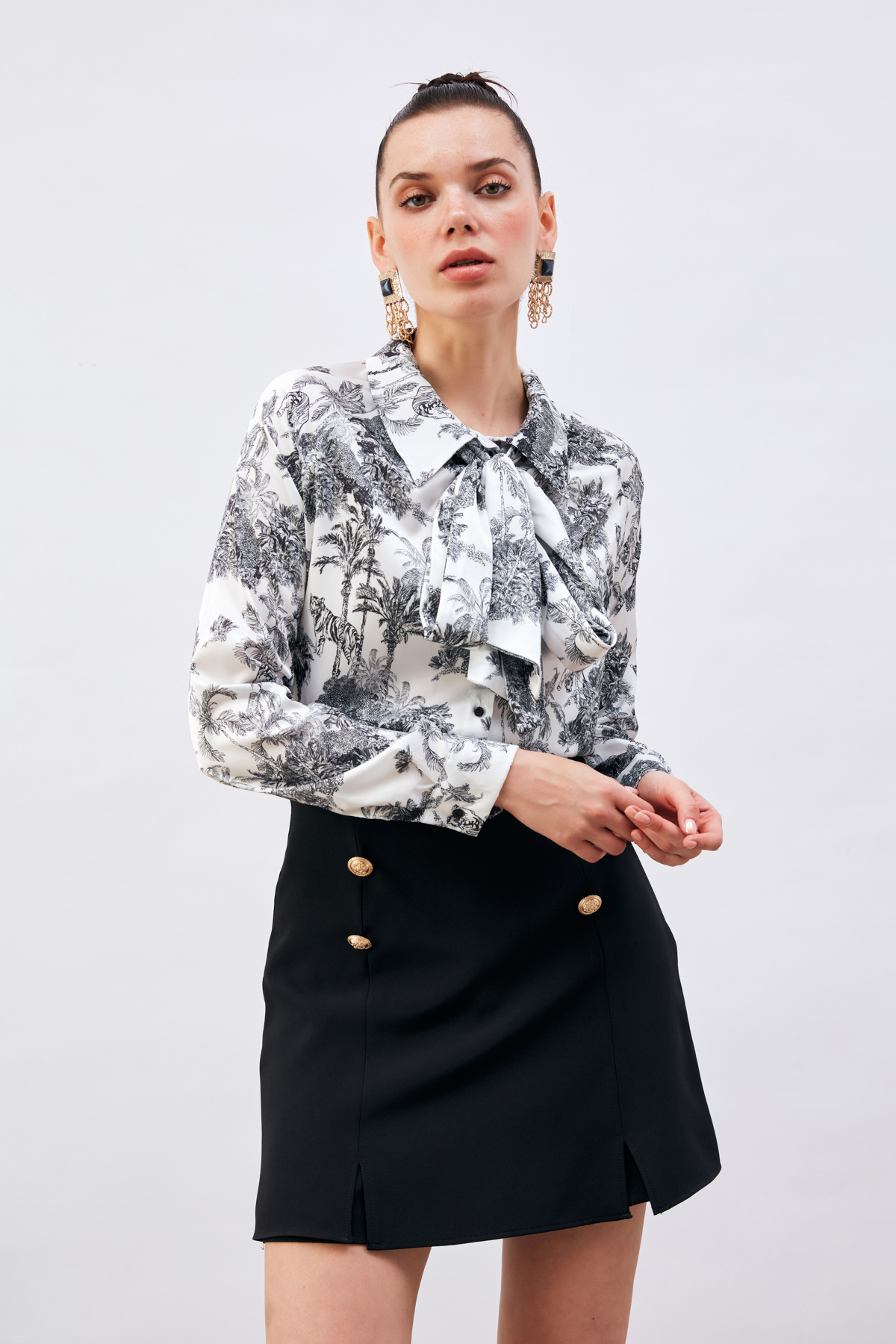 Fularlı Yaka Desenli Gömlek - SİYAH