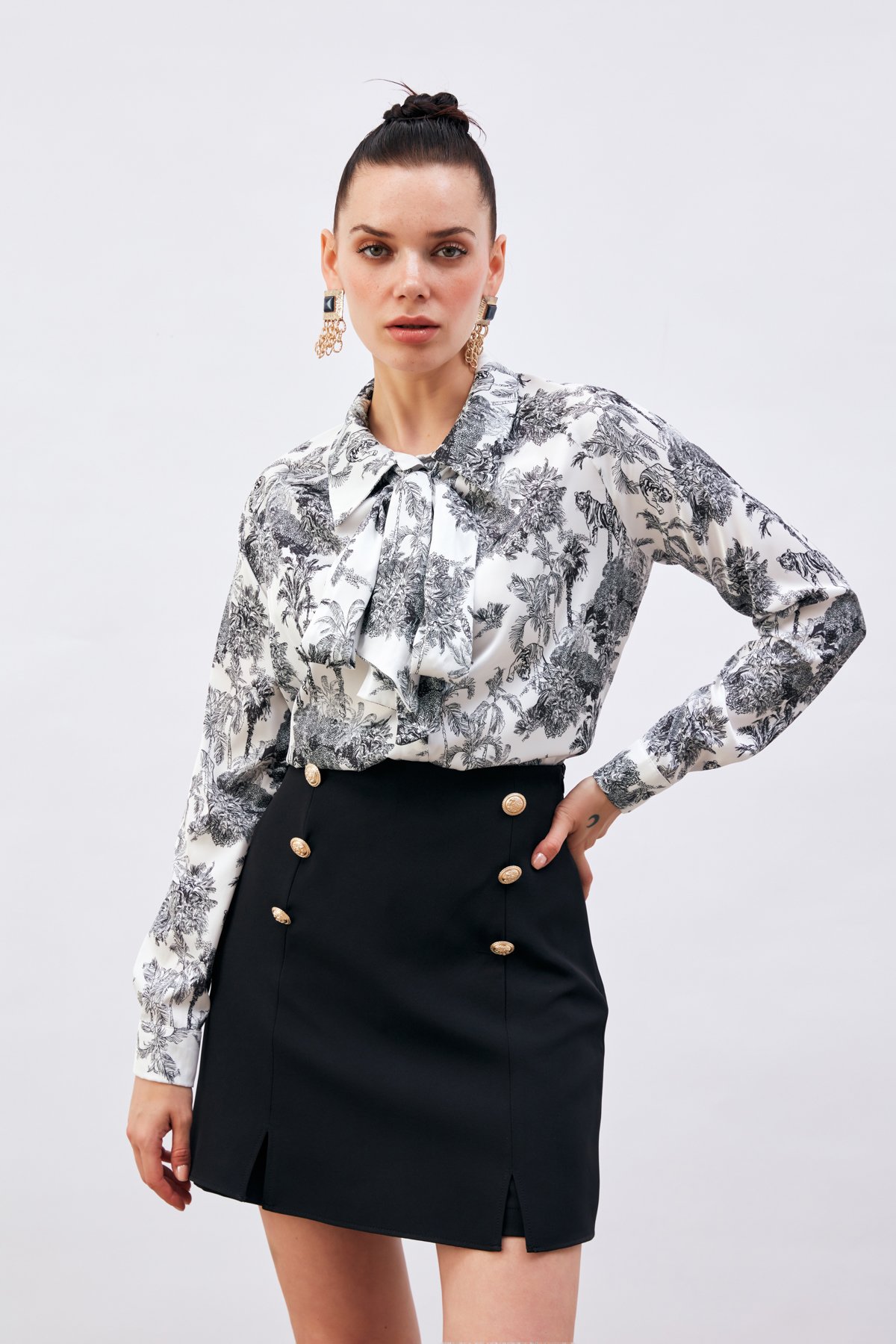 Fularlı Yaka Desenli Gömlek - SİYAH