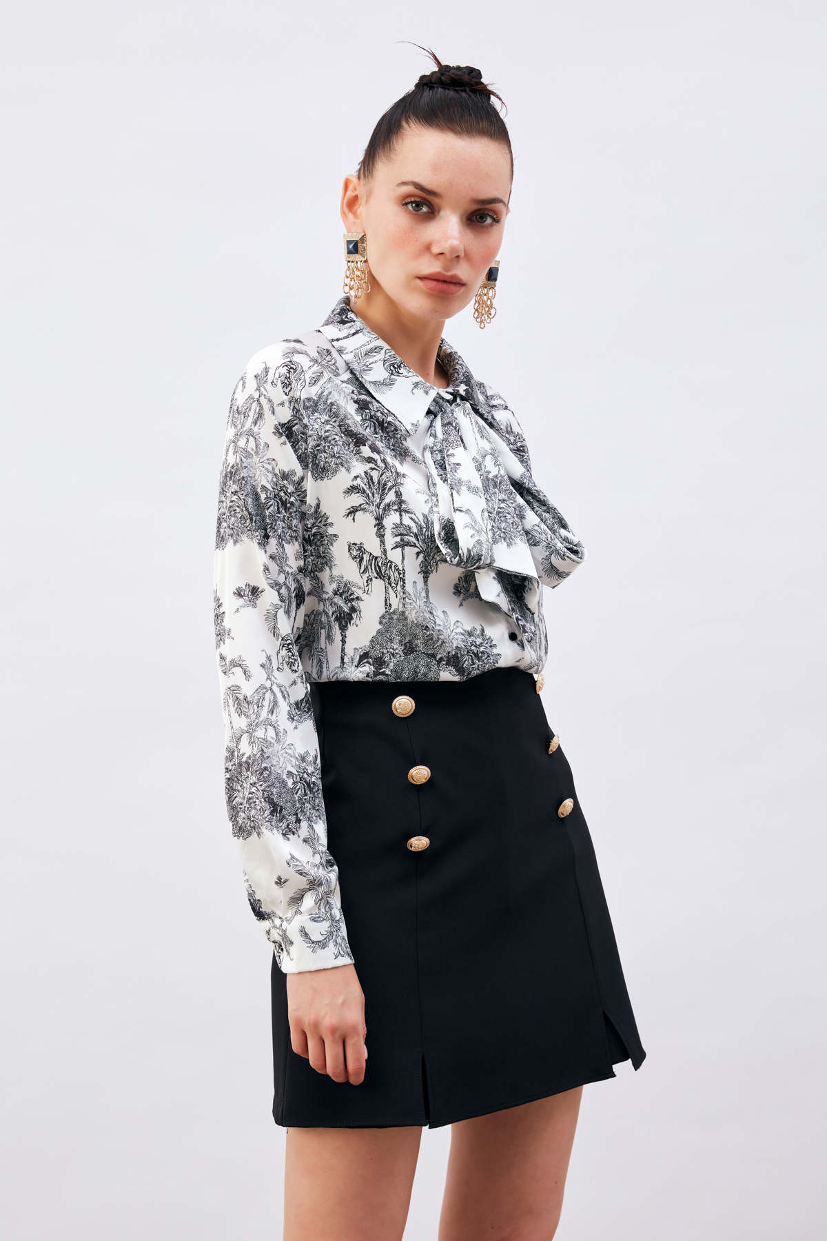 Fularlı Yaka Desenli Gömlek - SİYAH