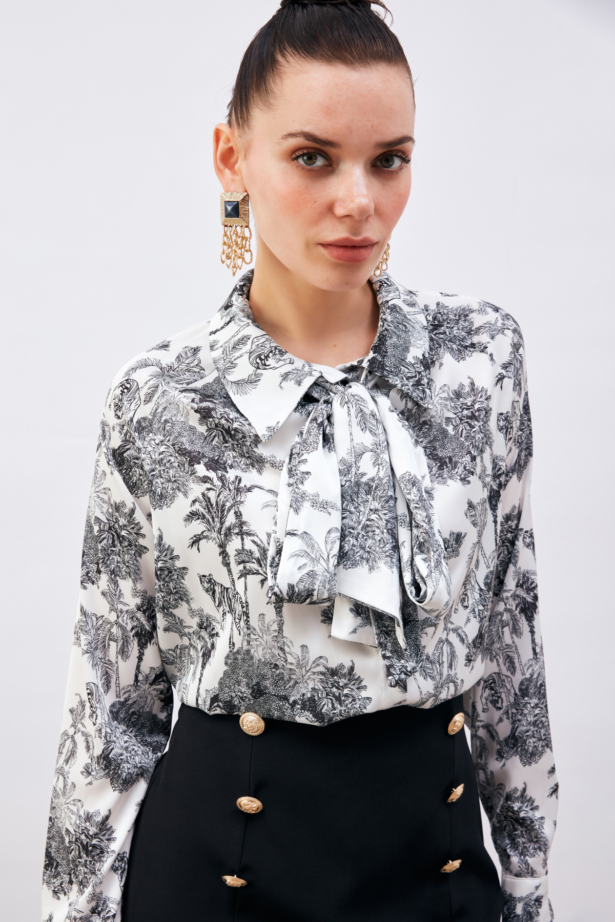 Fularlı Yaka Desenli Gömlek - SİYAH
