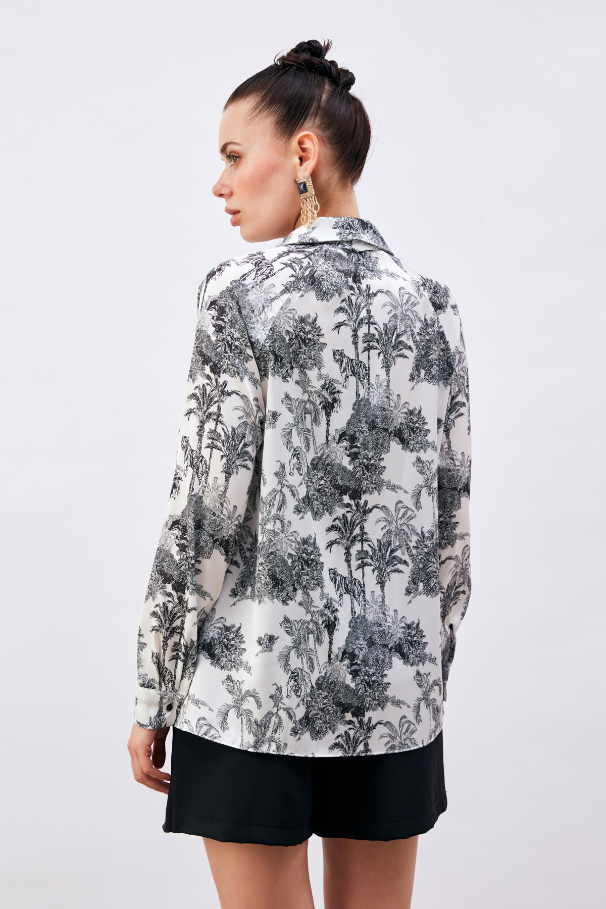 Fularlı Yaka Desenli Gömlek - SİYAH