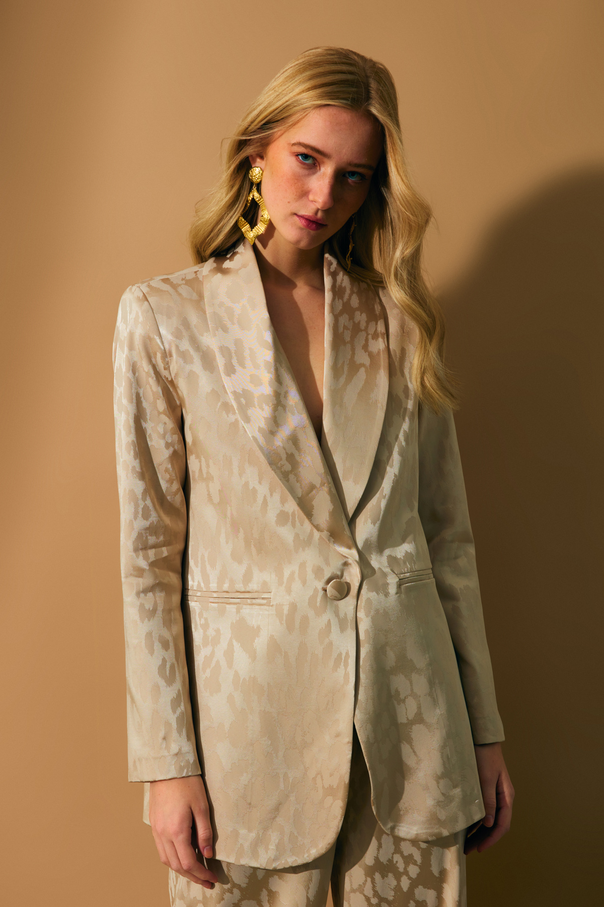 Geniş Desenli Saten Ceket - BEJ