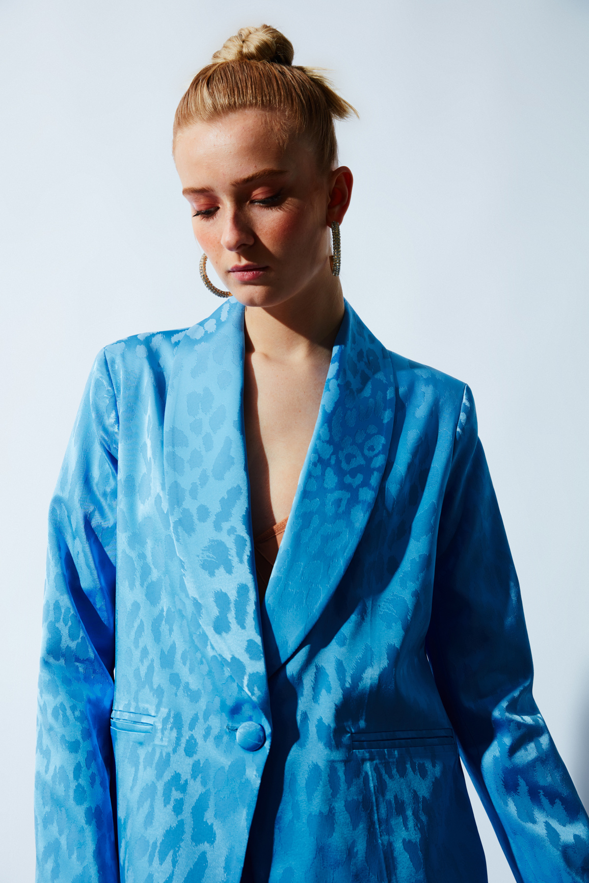 Geniş Desenli Saten Ceket - MAVİ