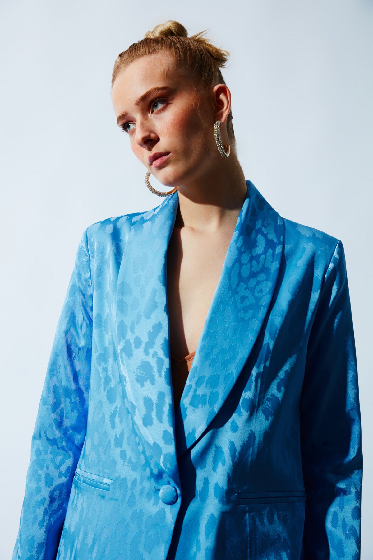 Geniş Desenli Saten Ceket - MAVİ