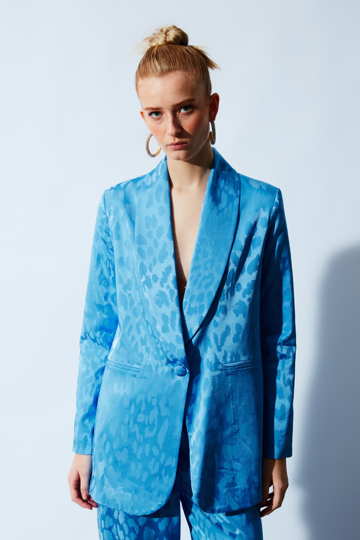 Geniş Desenli Saten Ceket - MAVİ