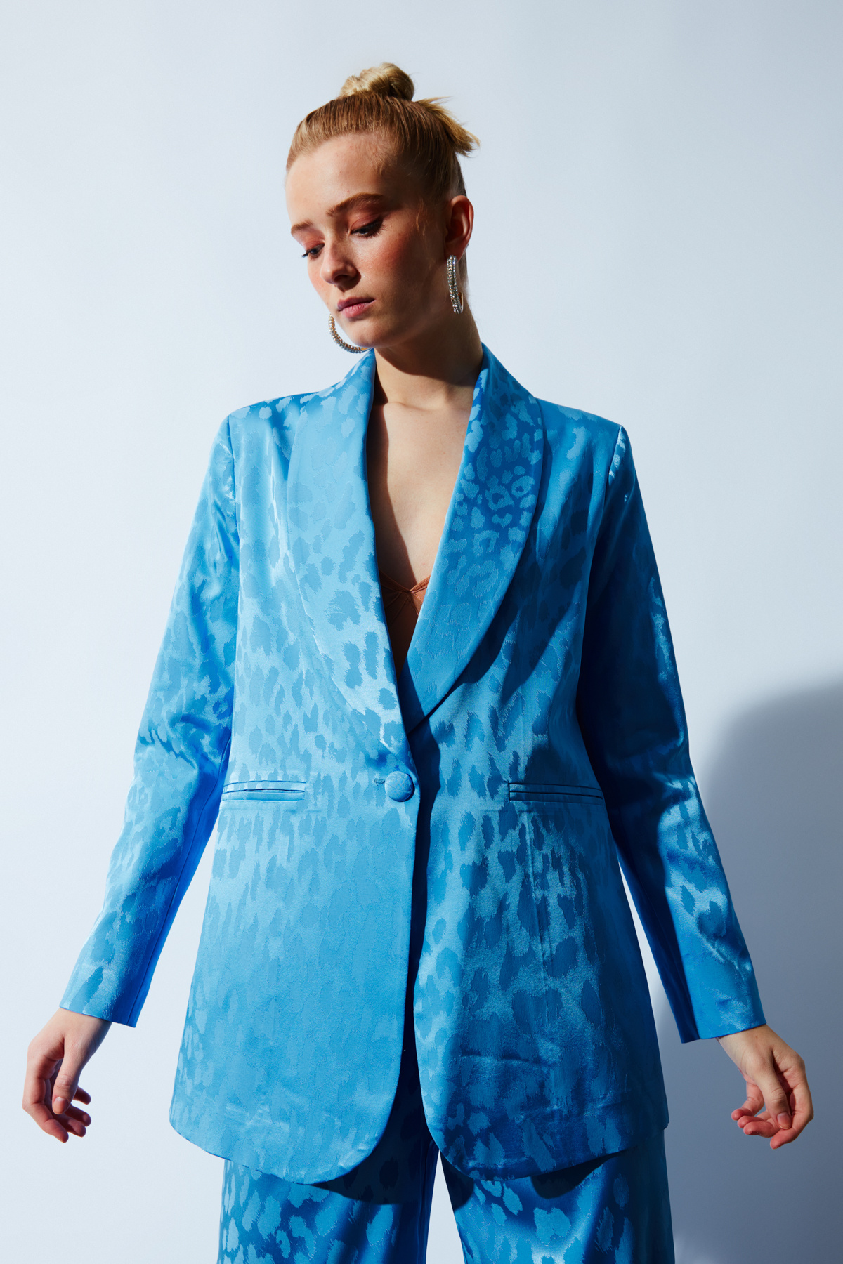 Geniş Desenli Saten Ceket - MAVİ