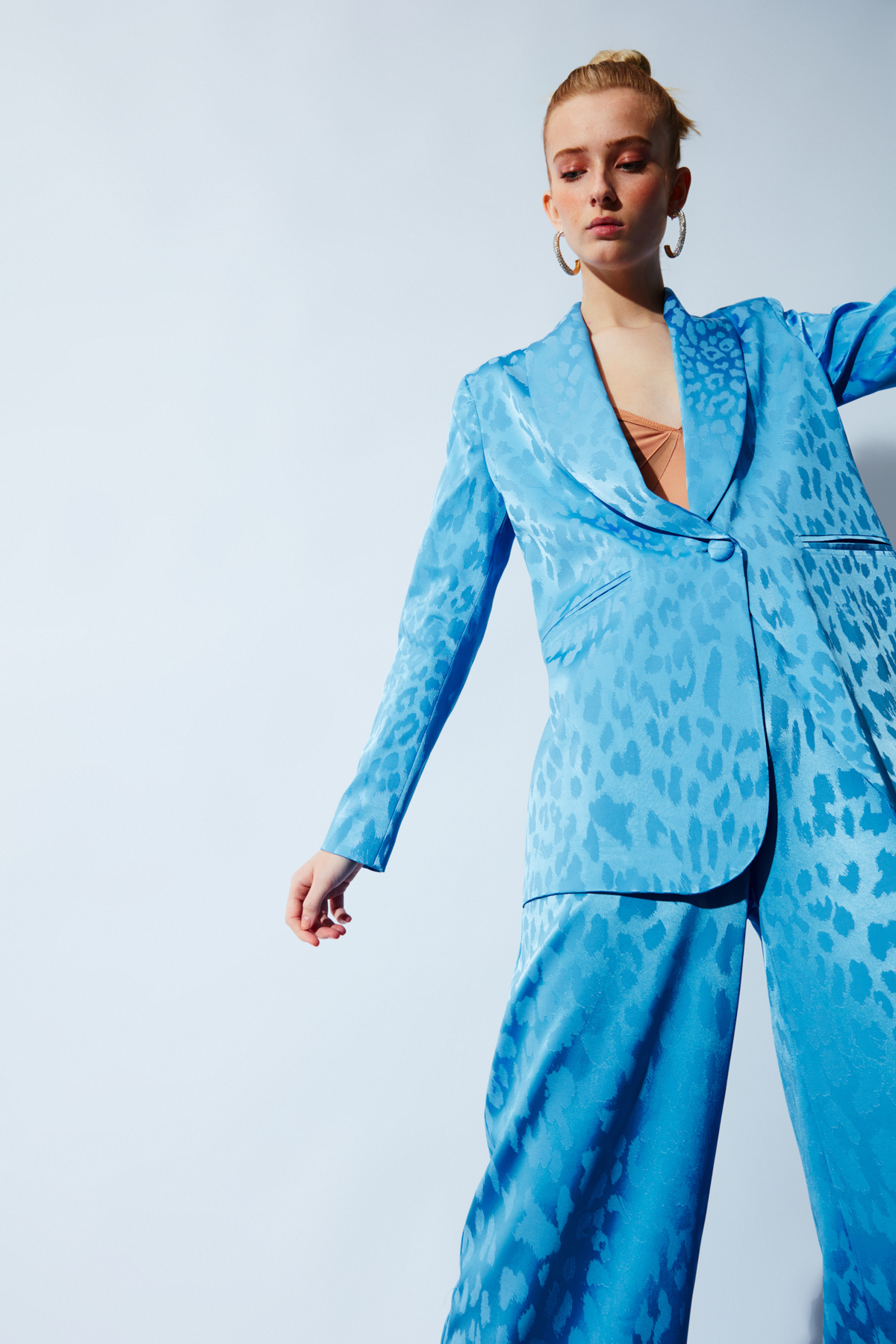 Geniş Desenli Saten Ceket - MAVİ