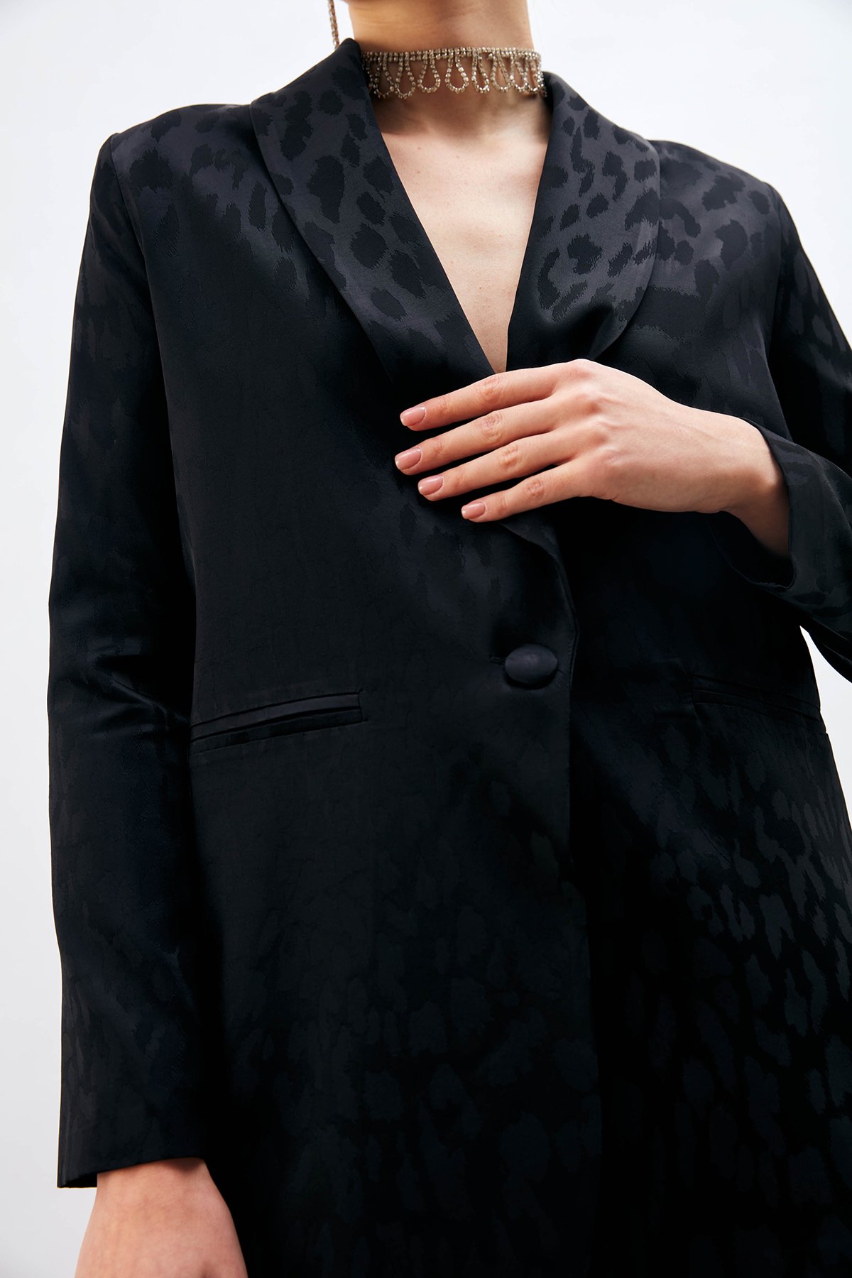 Geniş Desenli Saten Ceket - SİYAH
