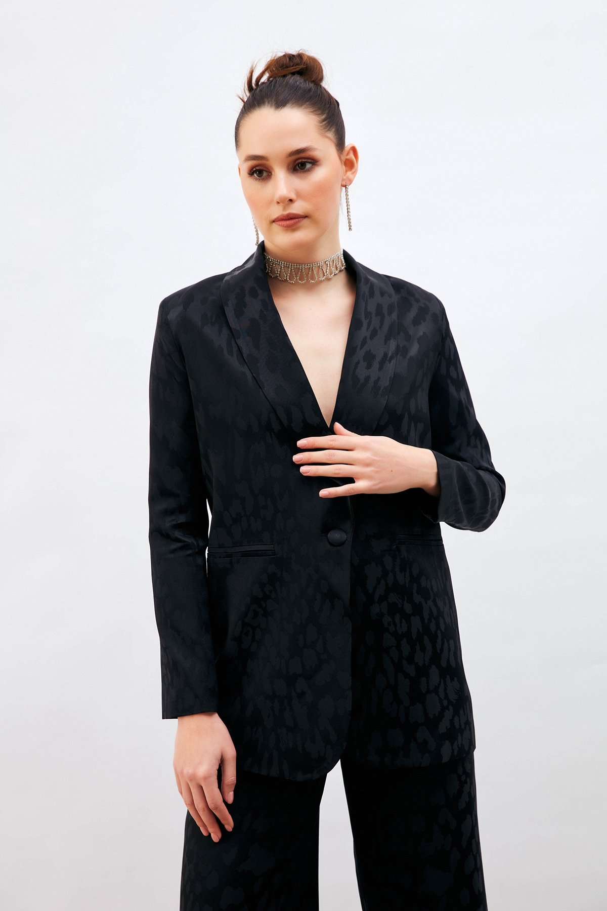 Geniş Desenli Saten Ceket - SİYAH