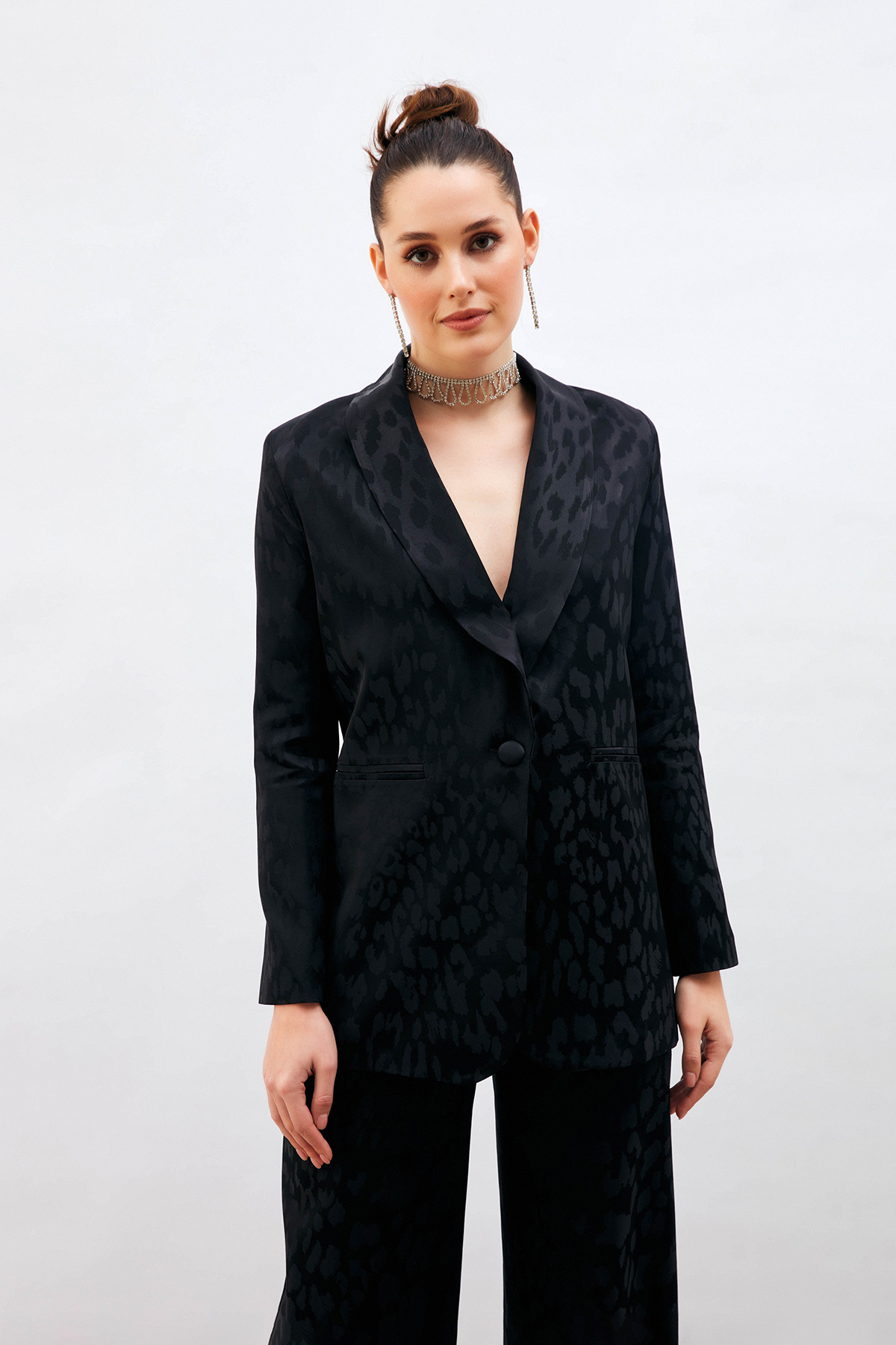 Geniş Desenli Saten Ceket - SİYAH