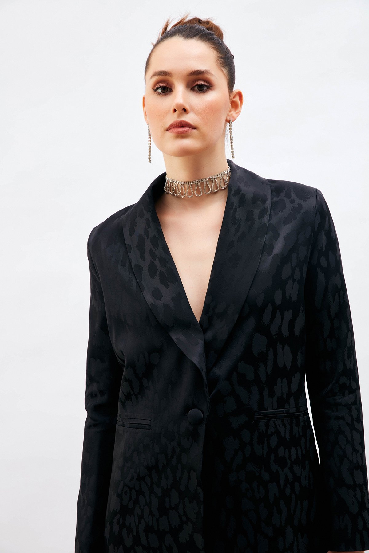Geniş Desenli Saten Ceket - SİYAH
