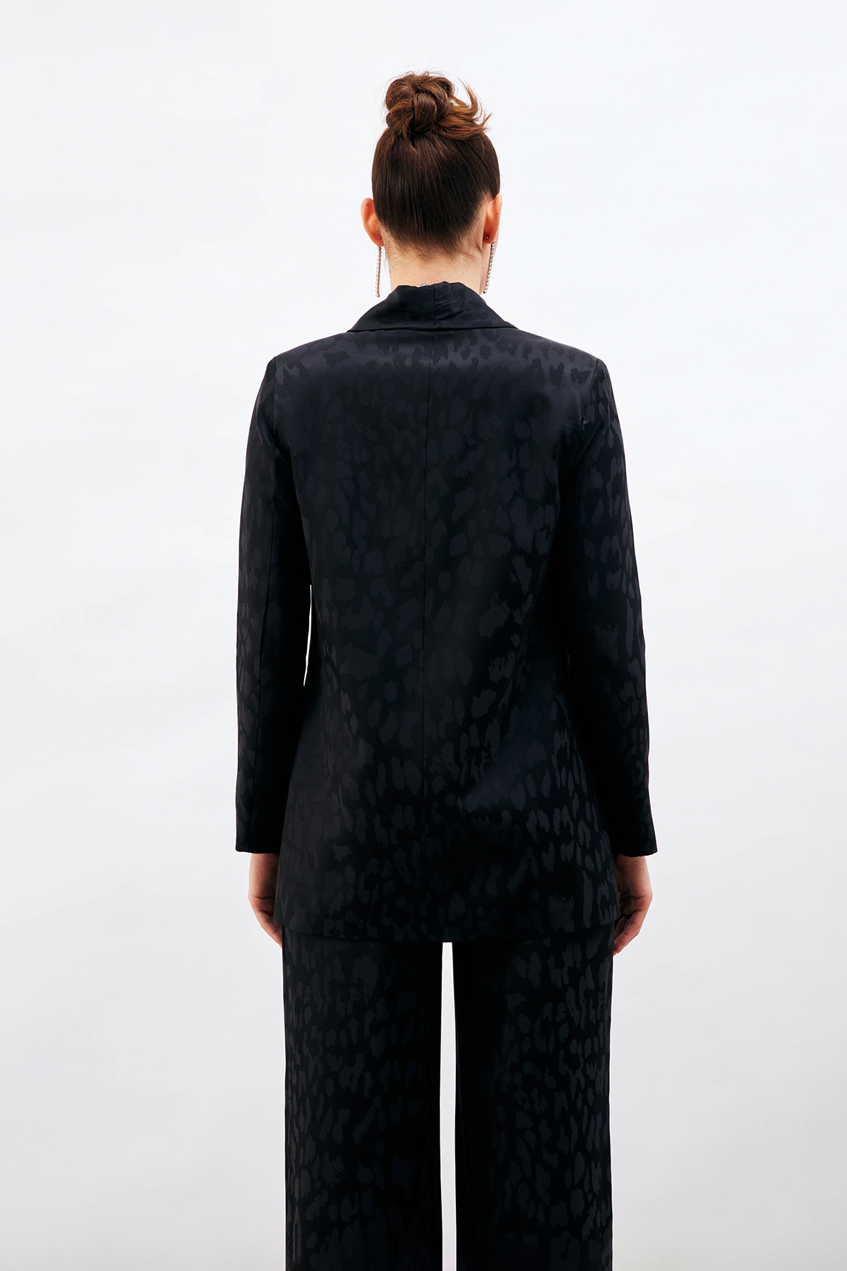 Geniş Desenli Saten Ceket - SİYAH