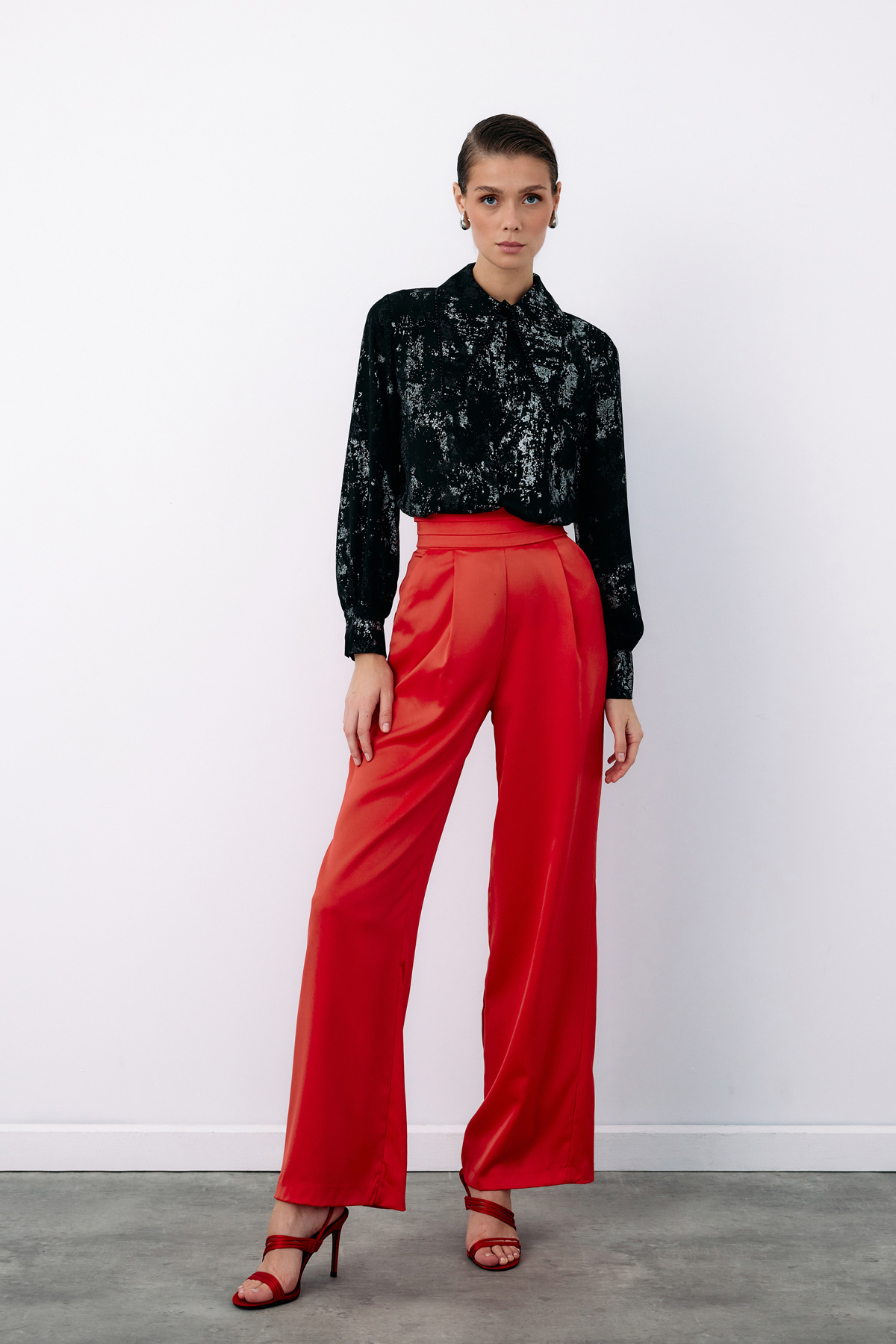 Geniş İnci Yakalı Gömlek - SİYAH-GÜMÜŞ