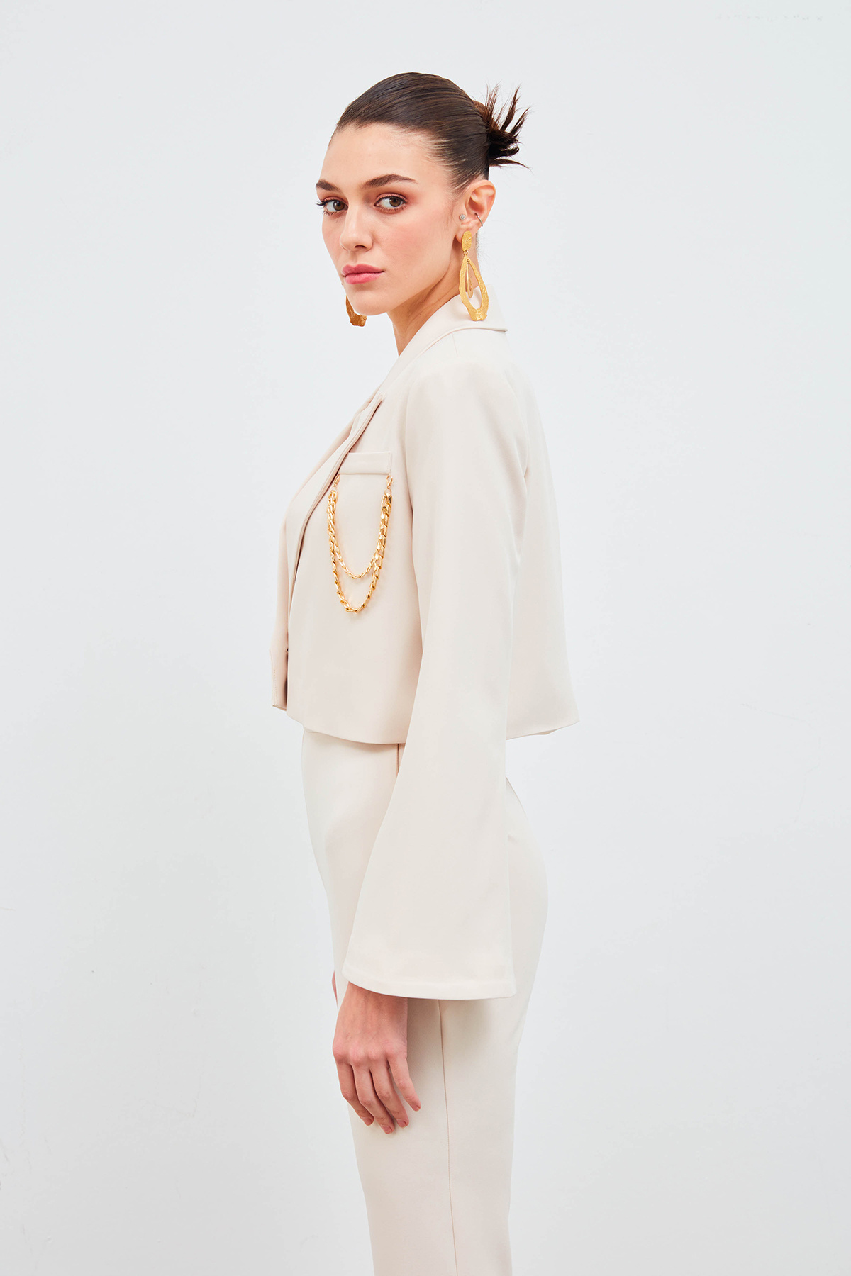 Geniş Kol Detaylı Aksesuarlı Ceket - BEJ