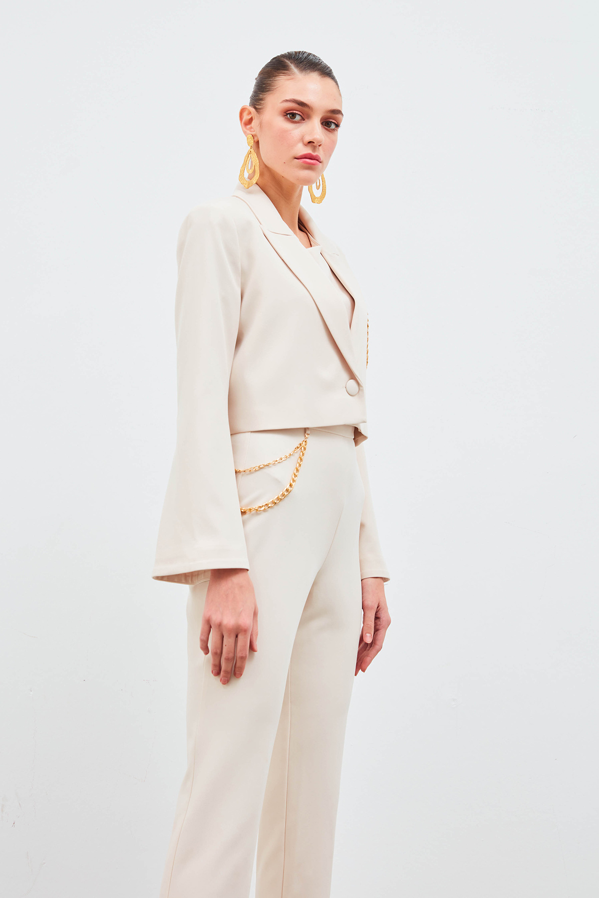 Geniş Kol Detaylı Aksesuarlı Ceket - BEJ