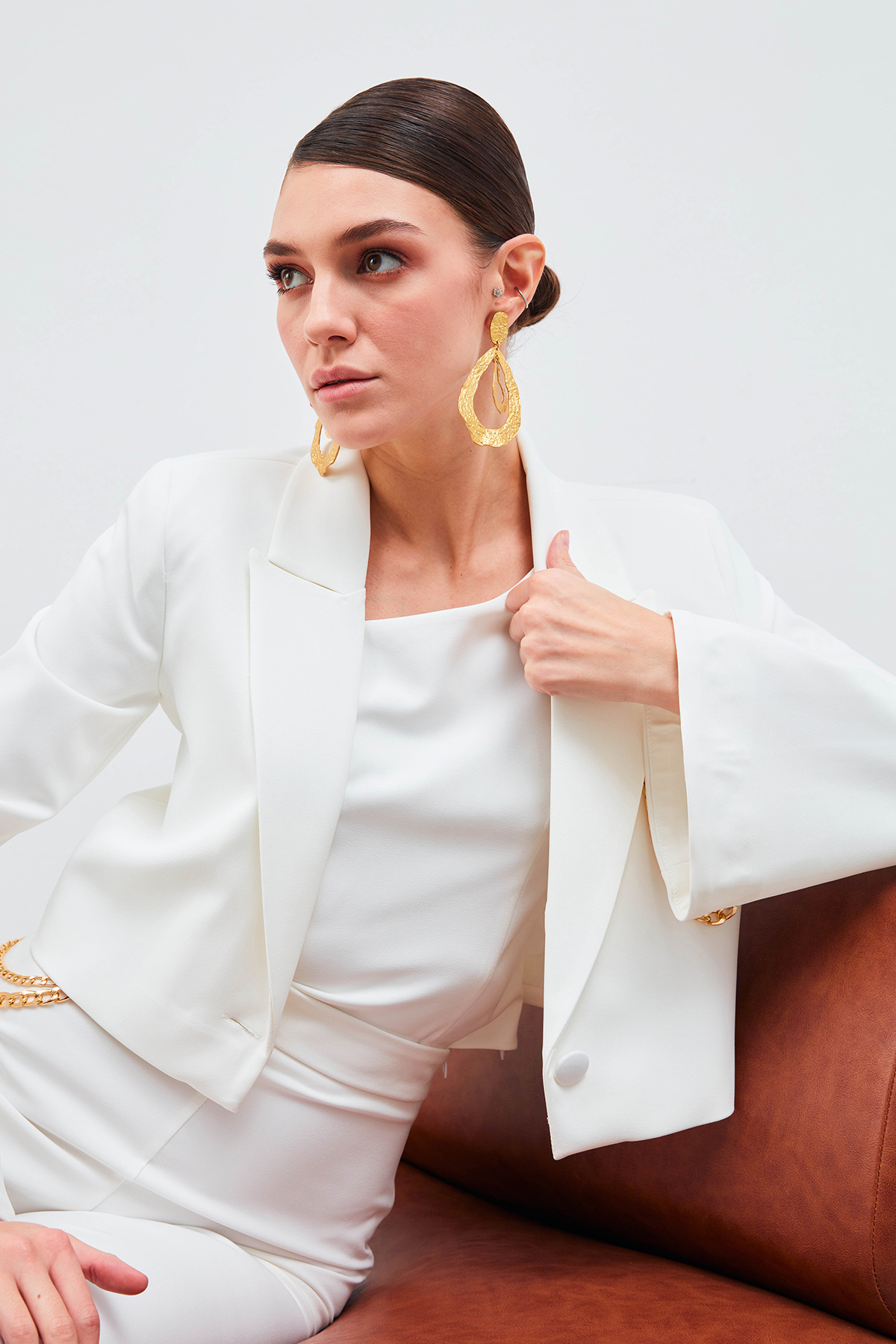 Geniş Kol Detaylı Aksesuarlı Ceket - EKRU