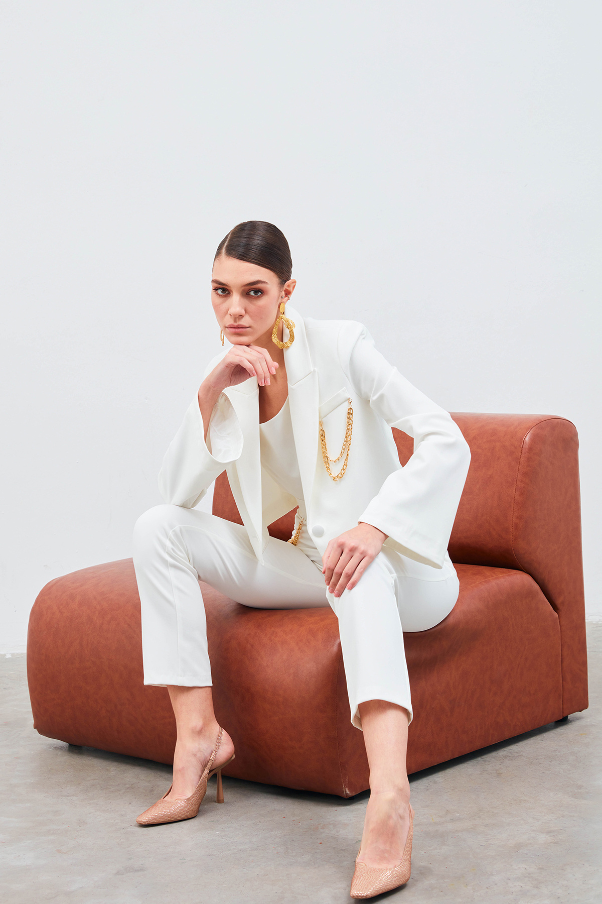 Geniş Kol Detaylı Aksesuarlı Ceket - EKRU